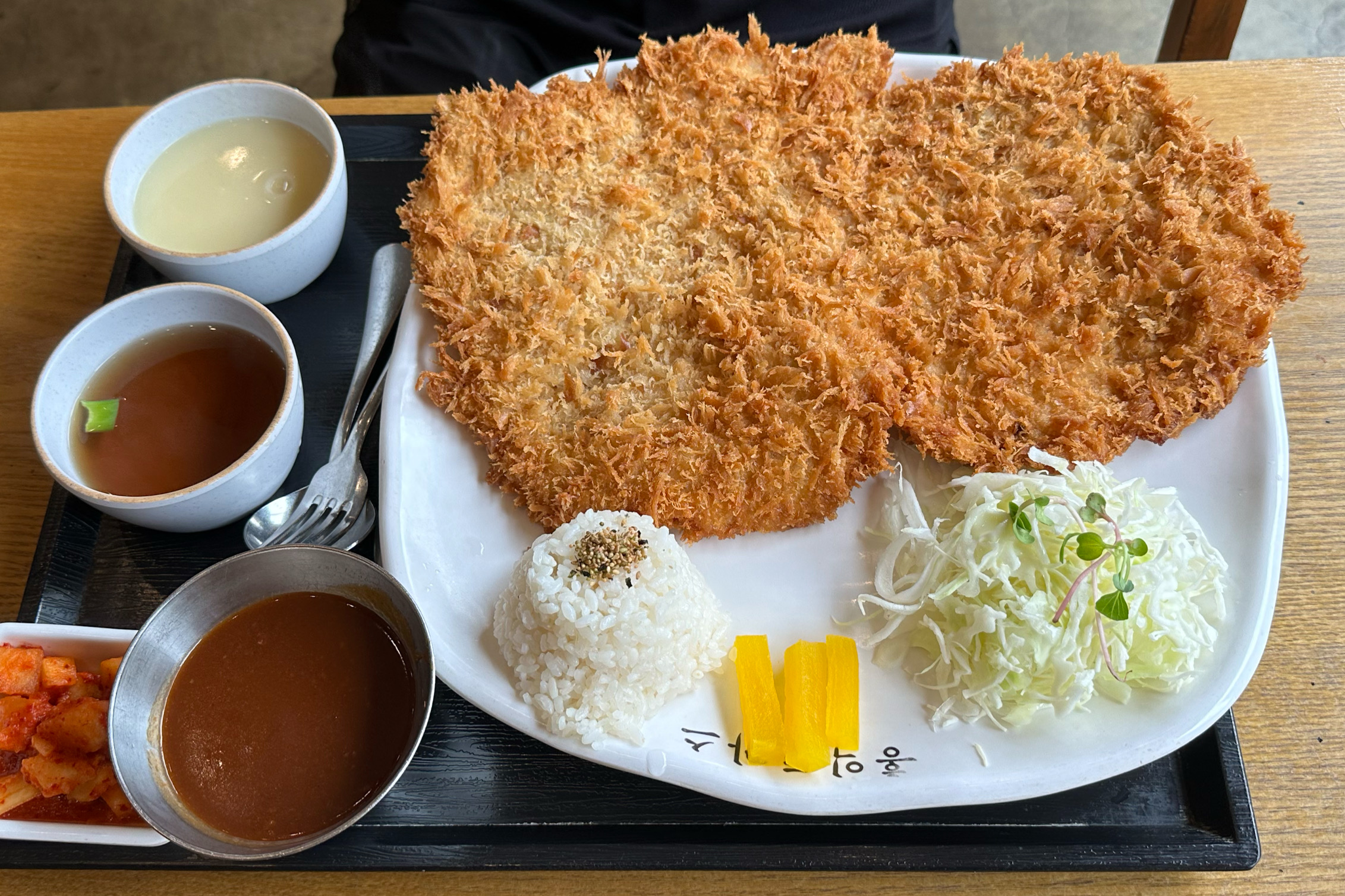 양이 정말 많고 맛있어요! - 오산 맛집 홍익돈까스 오산점