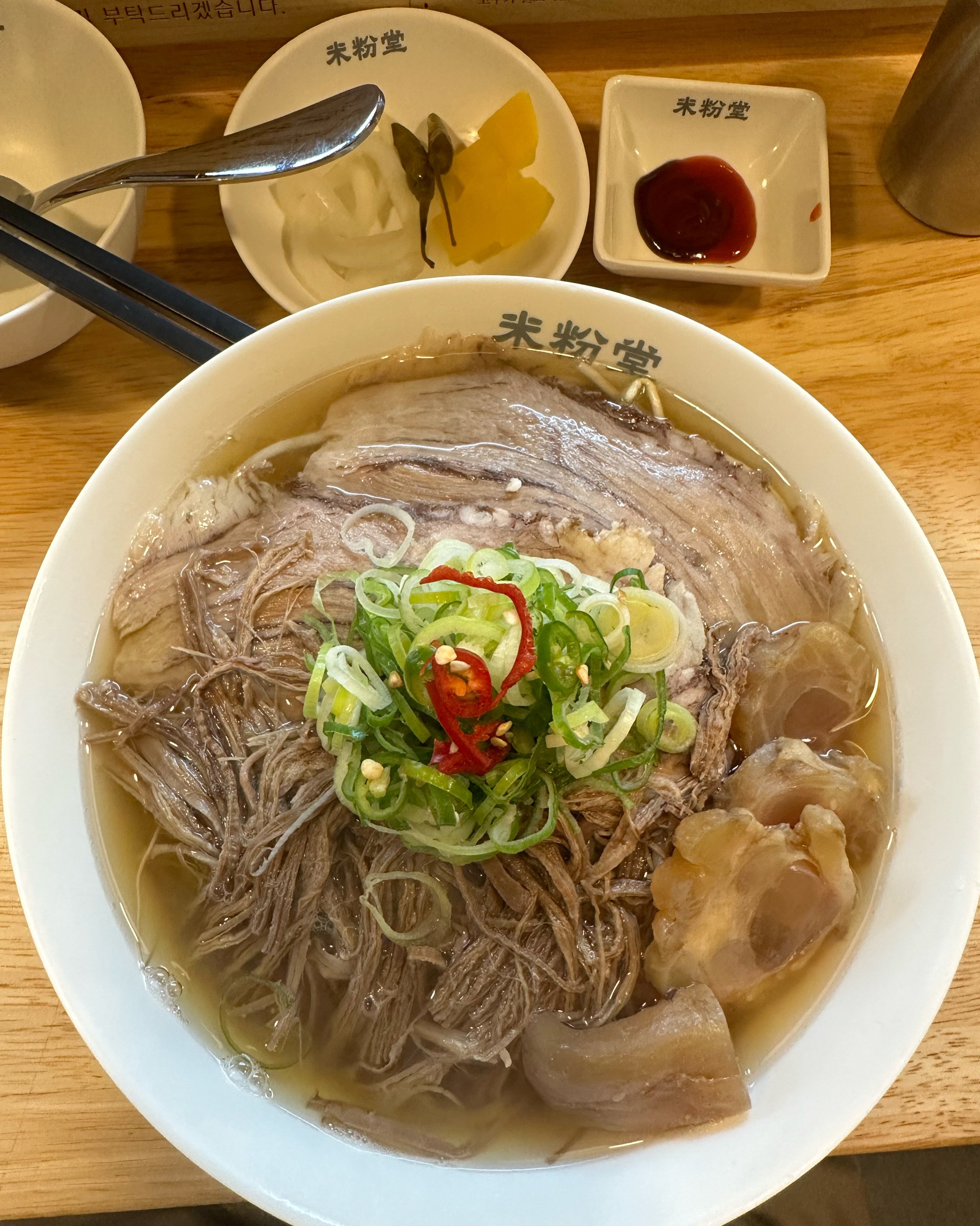 미분당 생기고 처음 와봤는데 쌀국수도 맛있고, 분위기도 차분해서 좋네요. 힘줄들어간 쌀국수