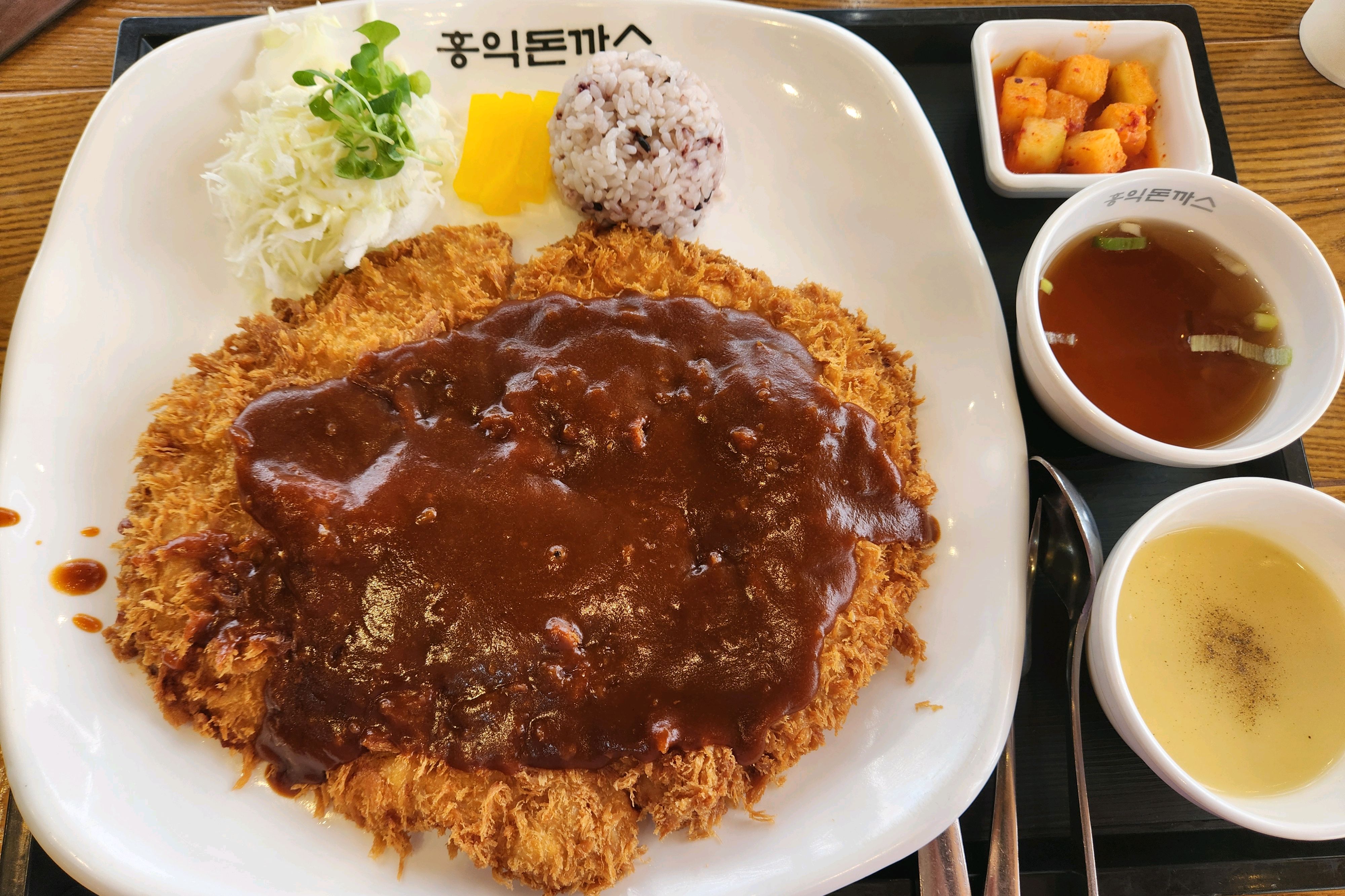 5년전 즈음 오픈 초기에 홀딱 반해서 자주 갔던곳인데 여전히 깨끗하고 맛있어서 너무 좋네요