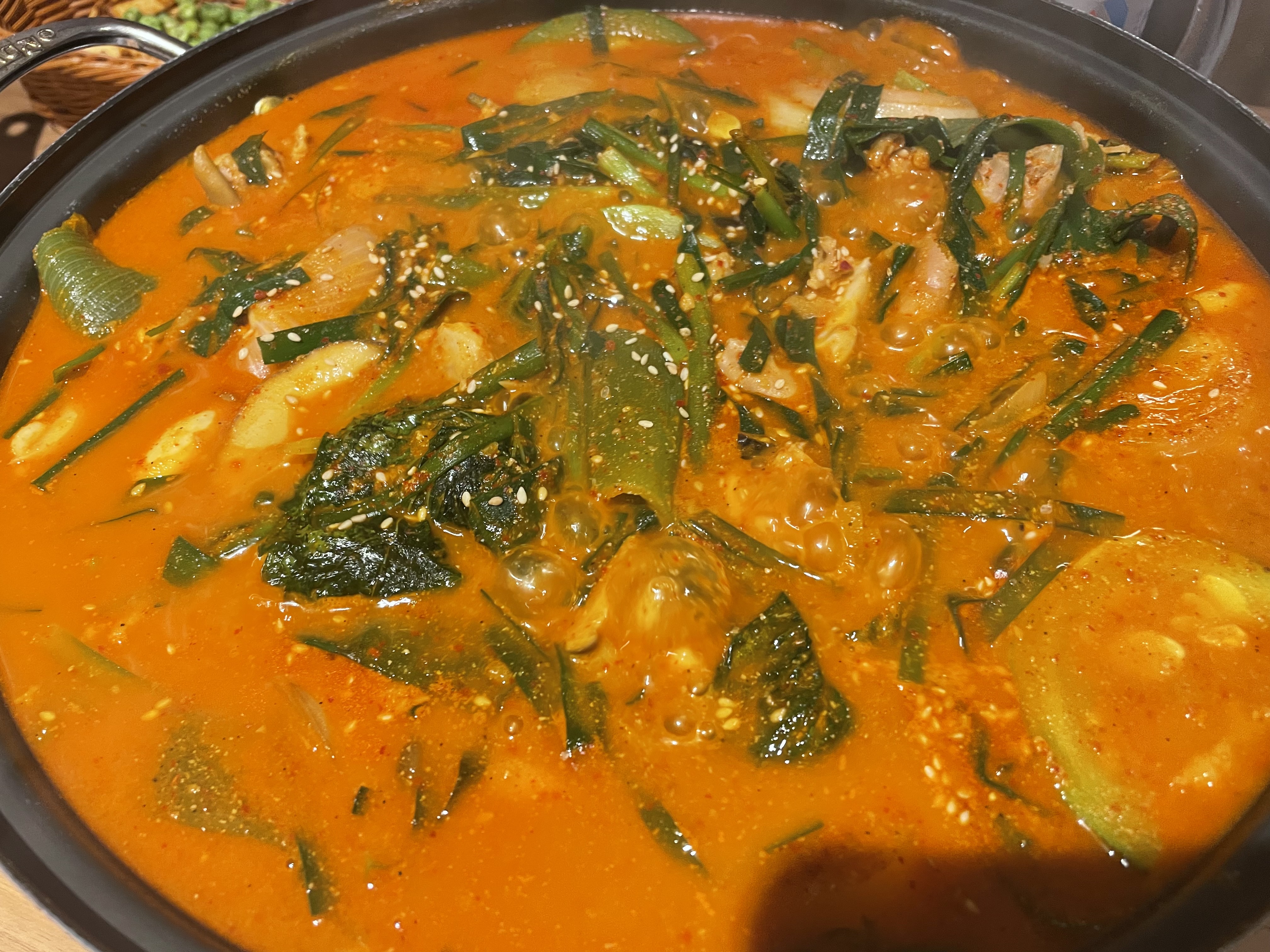 집앞에 새로생겼는데 매번 사람이 많아서 와봤어요 - 천호동 맛집 돈짱77