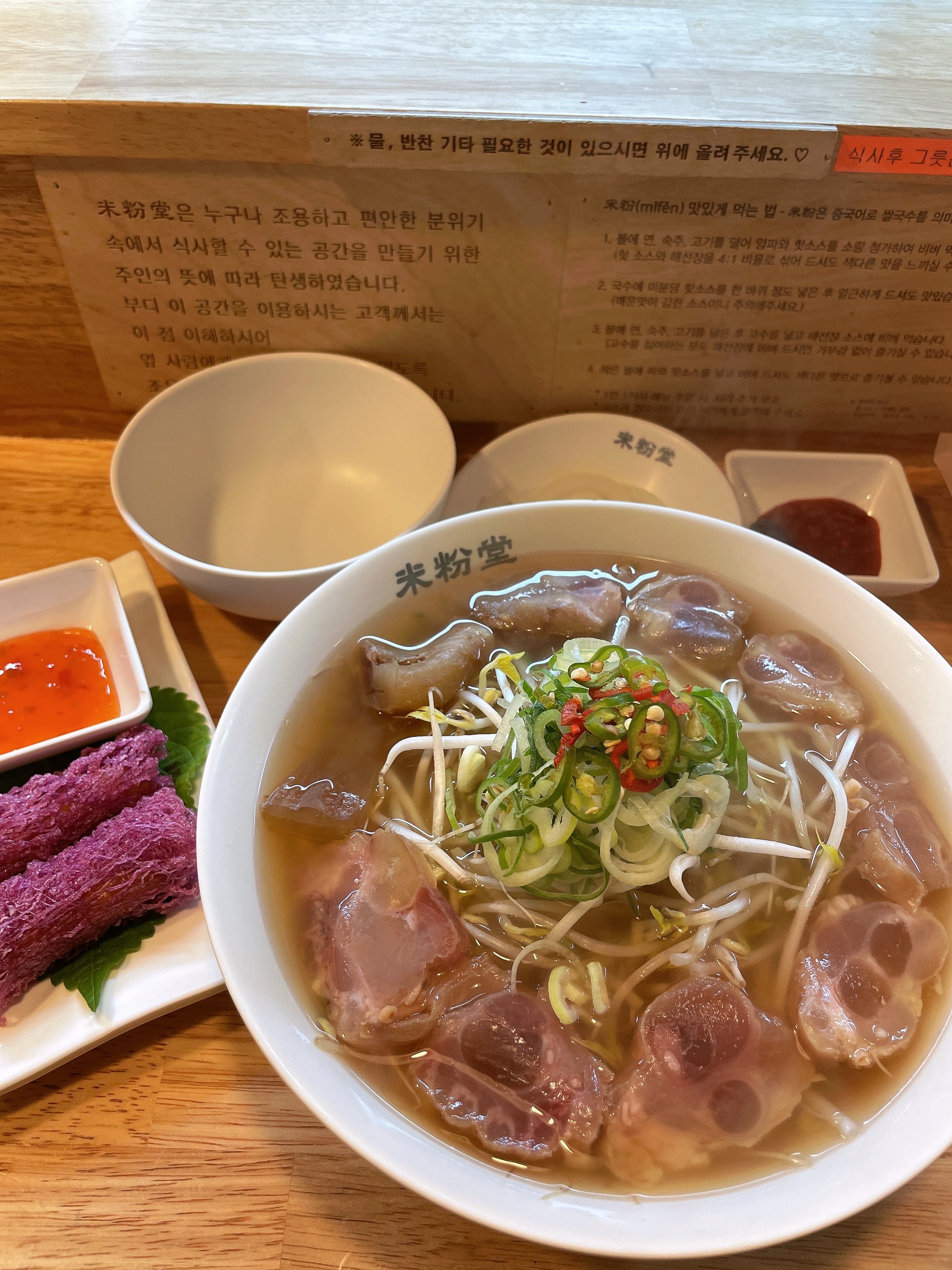 혼밥 할 때 자주 방문 하는곳 입니다. 조용해서 혼밥하기 너무 좋아요! 음식도 맛있고, 힘