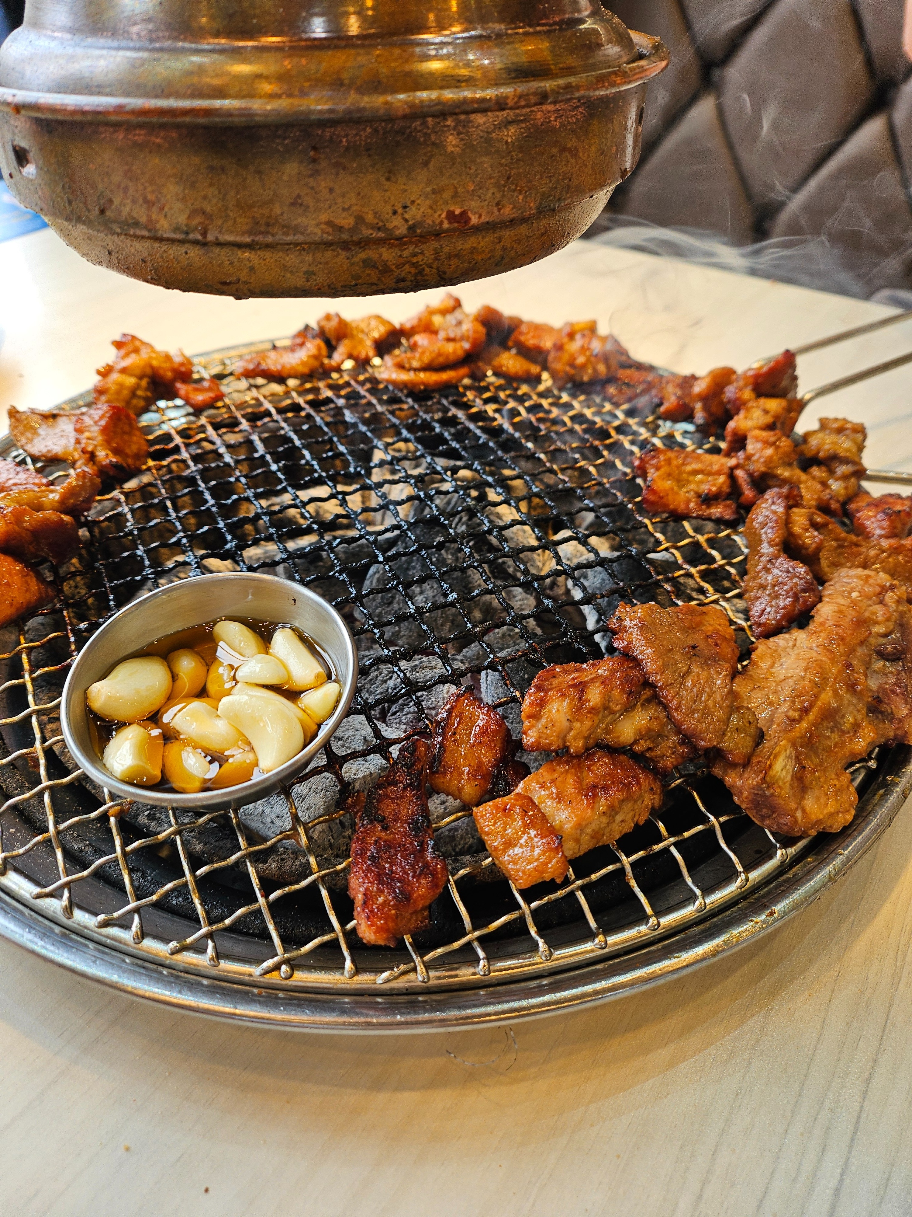 고기종류가 골고루 있어서 좋았어요~ 다른곳들처럼 복잡하지 않아 좋았고 떡 모양도 신기해서