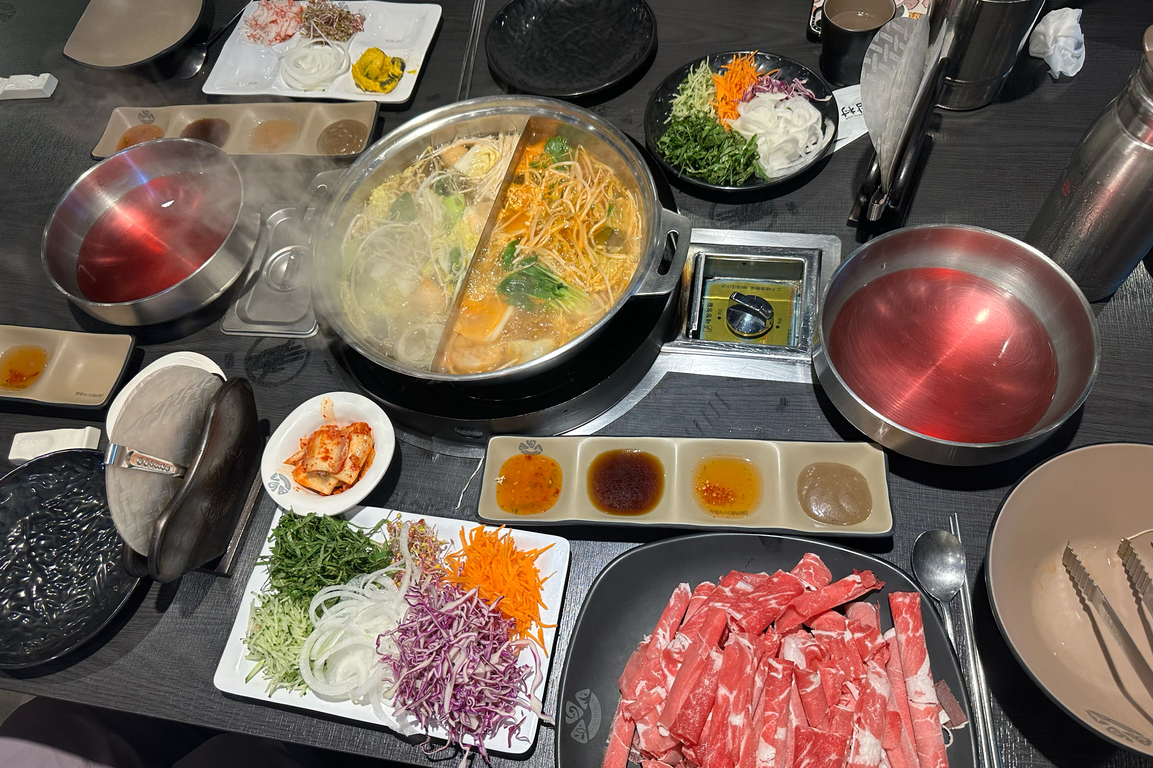 샐러드바 무한리필이라 좋고 후식으로 아이스크림도 있어 좋아요! - 부천역 맛집 소담촌 부천역점
