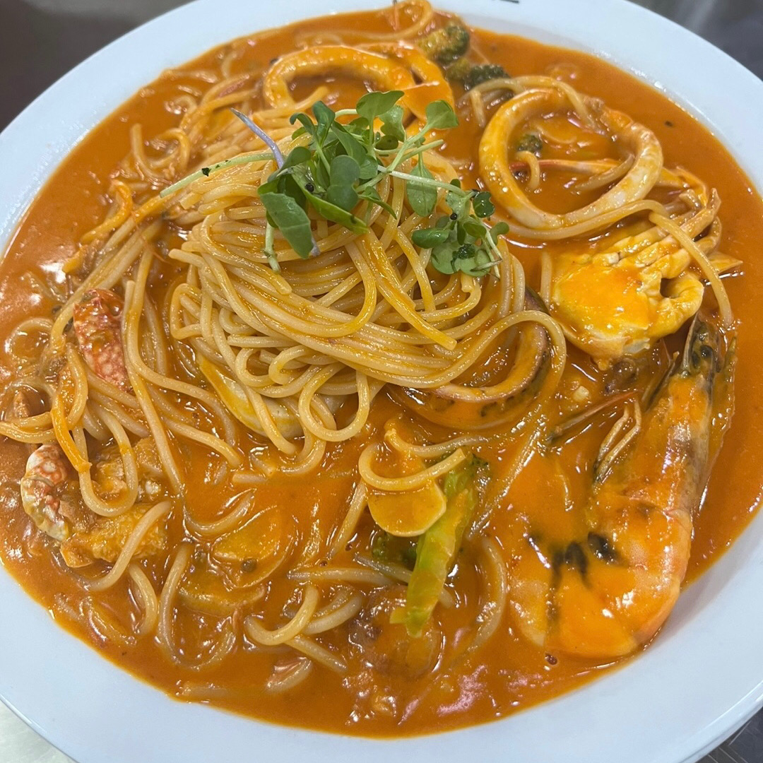 매장도 넓고 음식이 너무 맛있었어요🥹 친구랑 갔는데 다음에 또 오려구요👍👍 - 월광수변공원 맛집 홍익돈까스 대구수변공원점