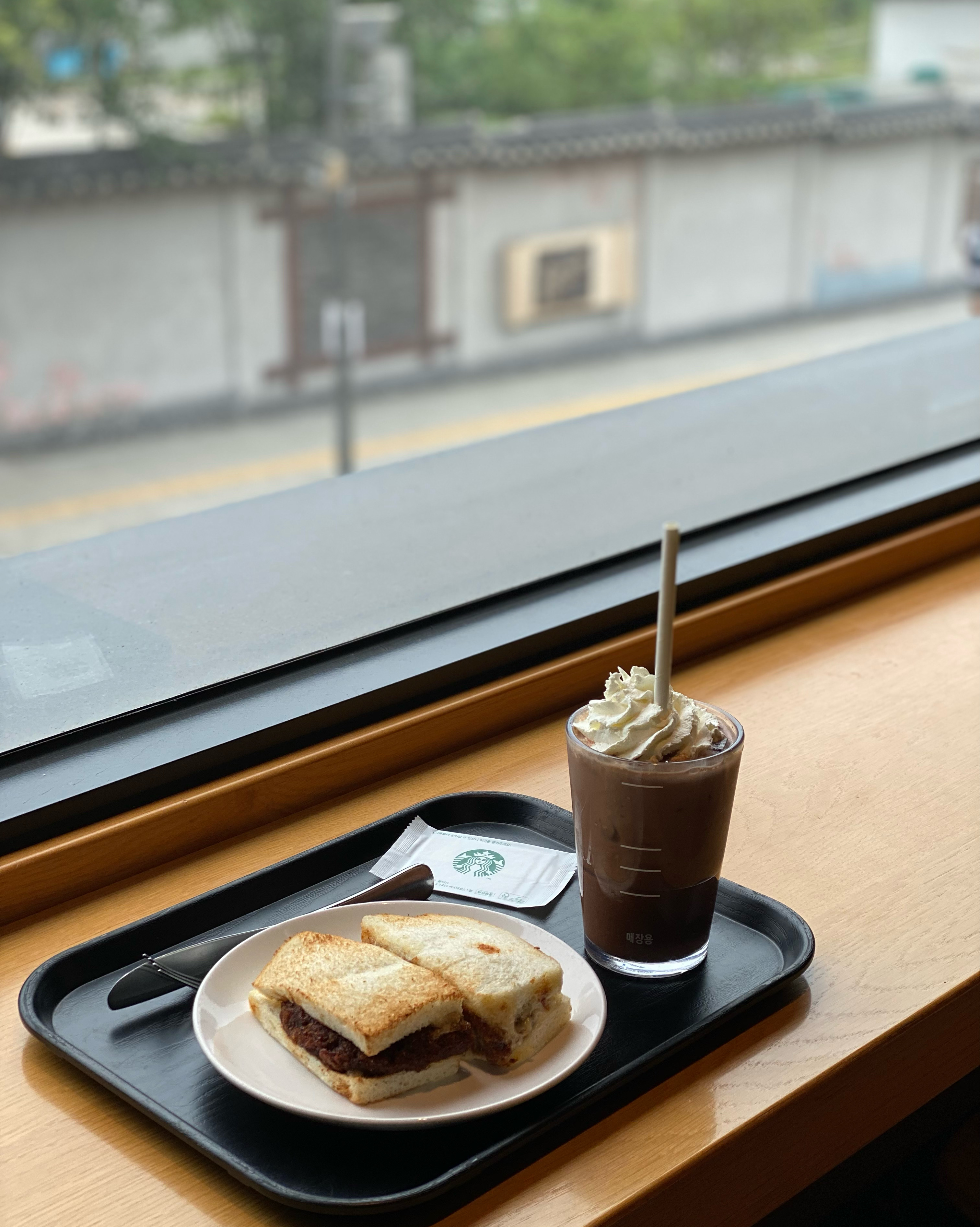[경리단길 맛집 스타벅스 경리단길점] 직접 가본 로컬 리뷰
