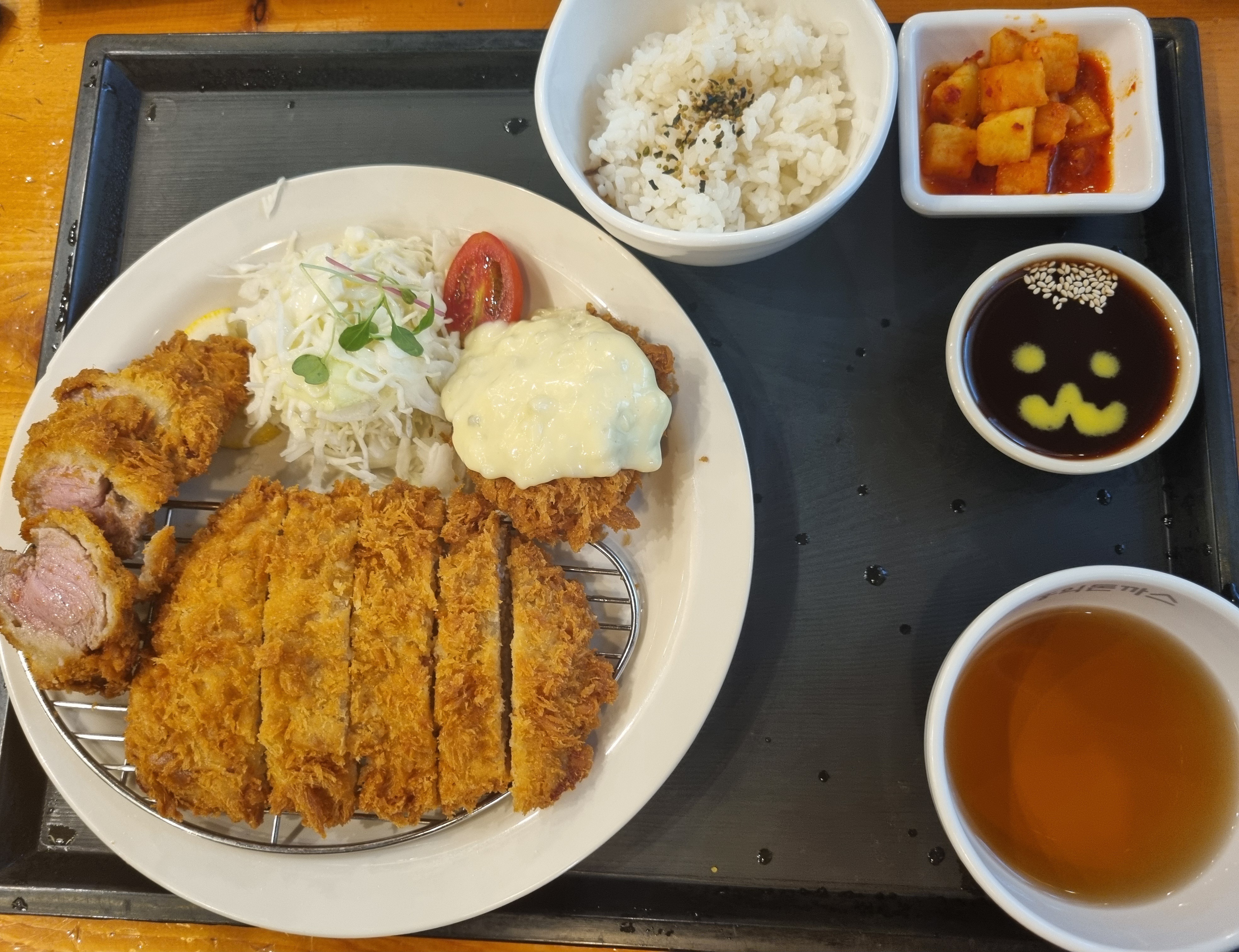 고기가 두툼하고 맛있습니다. - 병점 맛집 홍익돈까스 병점점