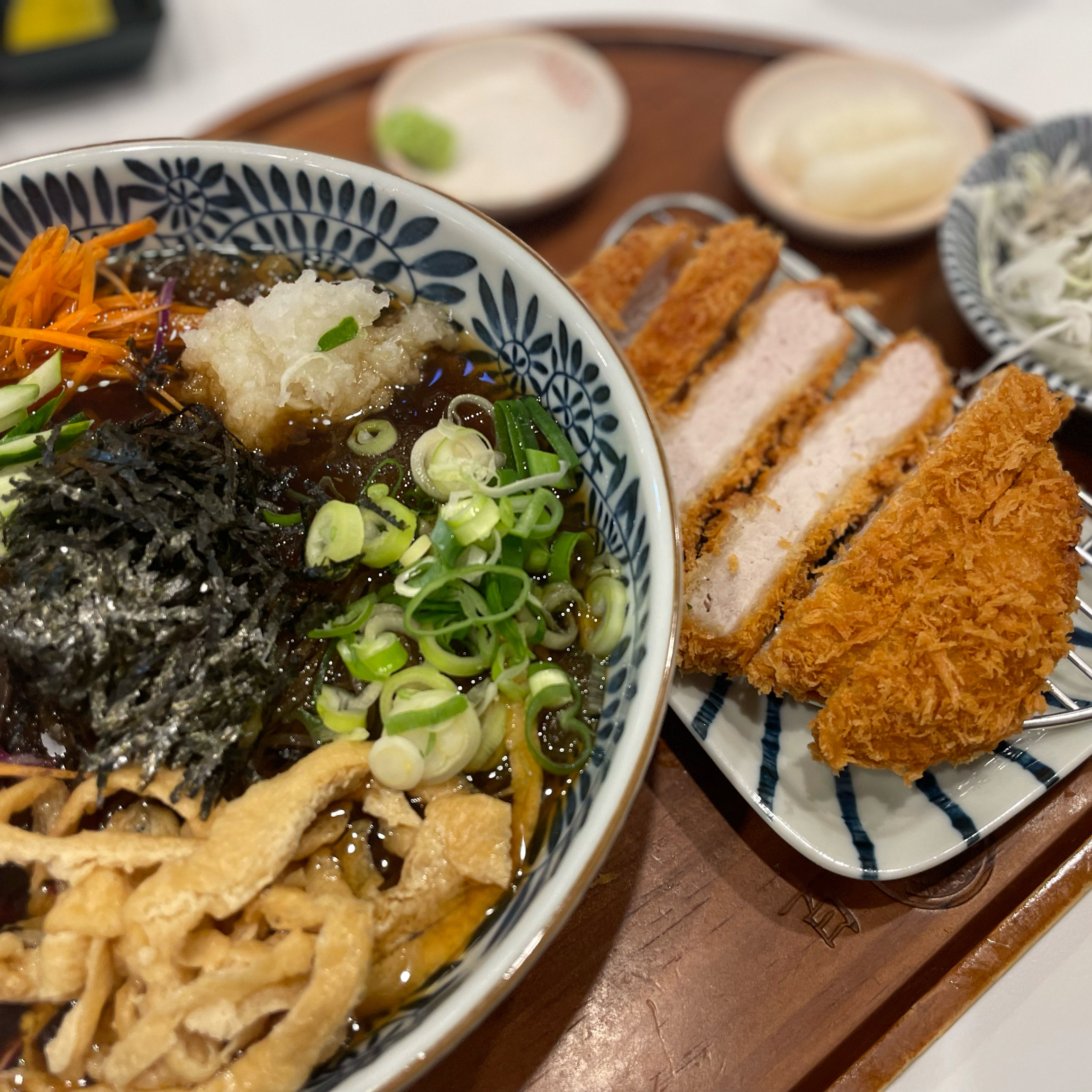 여기 맛있어요!! 모밀에 와사비를 더 추가해서 먹어야 맛나요~ - 정왕동 맛집 백소정 시흥점