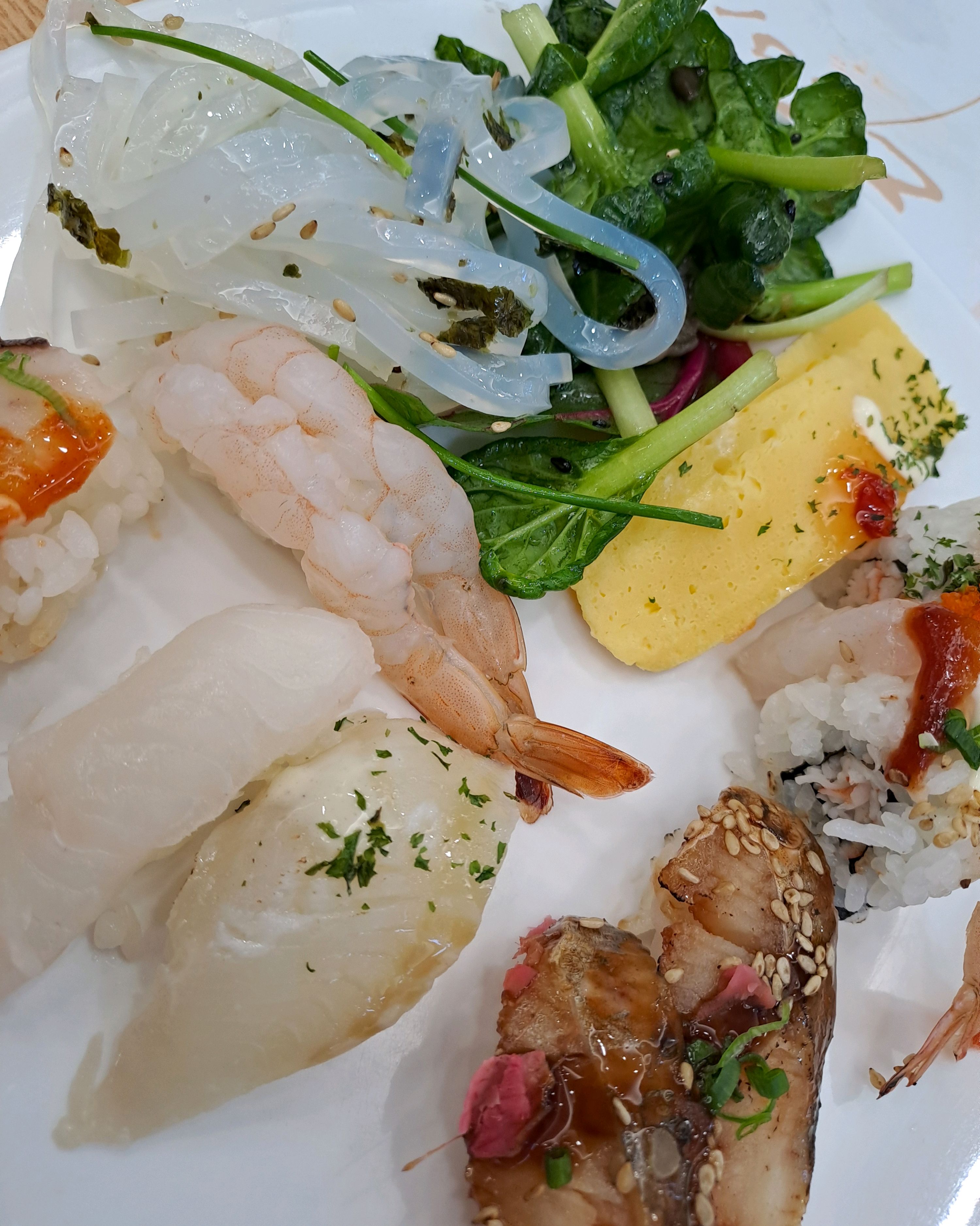 한 달에 한 번 정도는 방문하게 됩니다. 다른 부페도 가지만 다이닝원은 초밥맛이 좋아요.