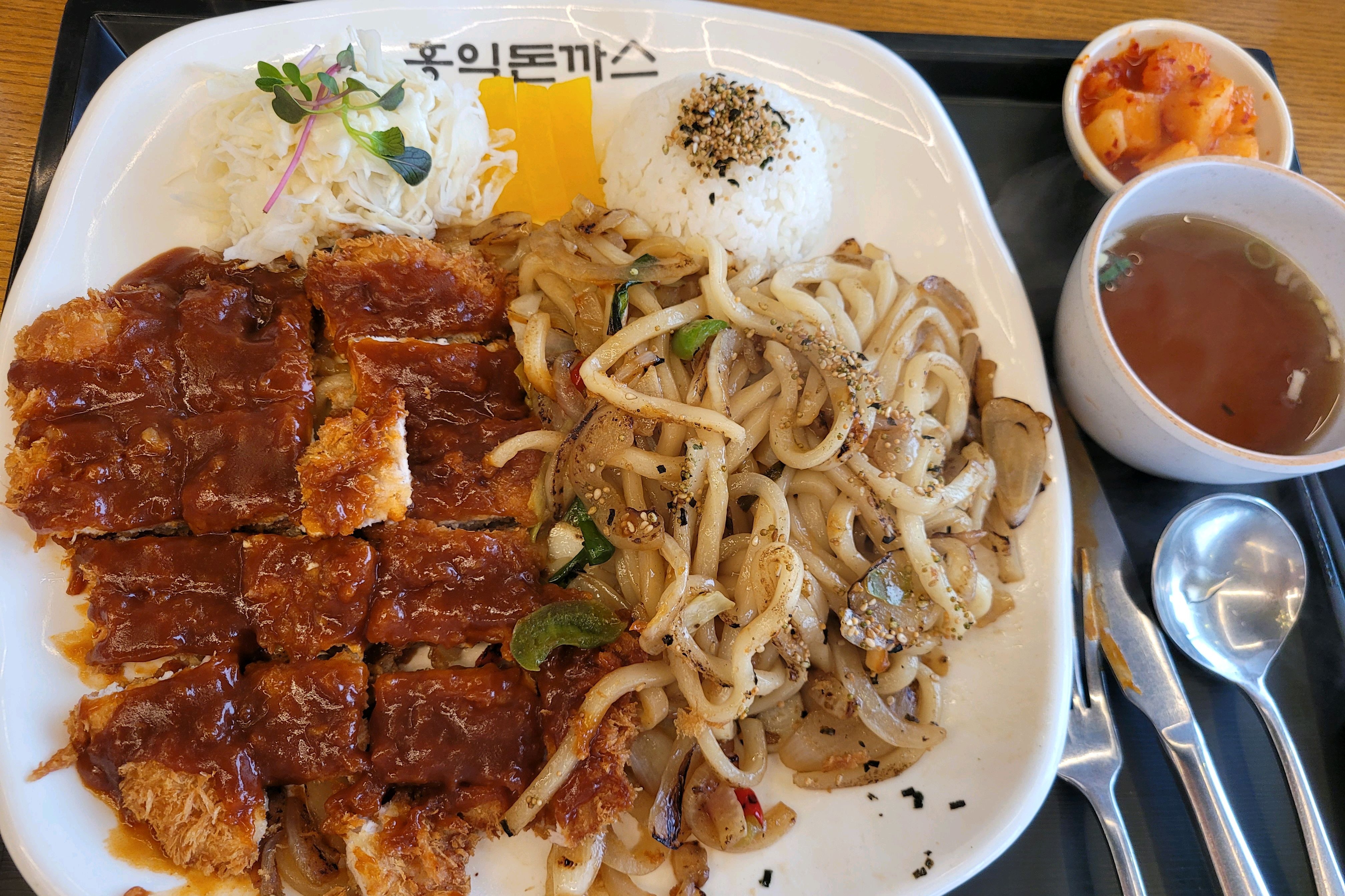 시부모님과 가서 먹었는데 양이 많아서 다 못 먹고 남은거 포장해서 왔네요~^^ - 충남 당진 맛집 홍익돈까스 당진점