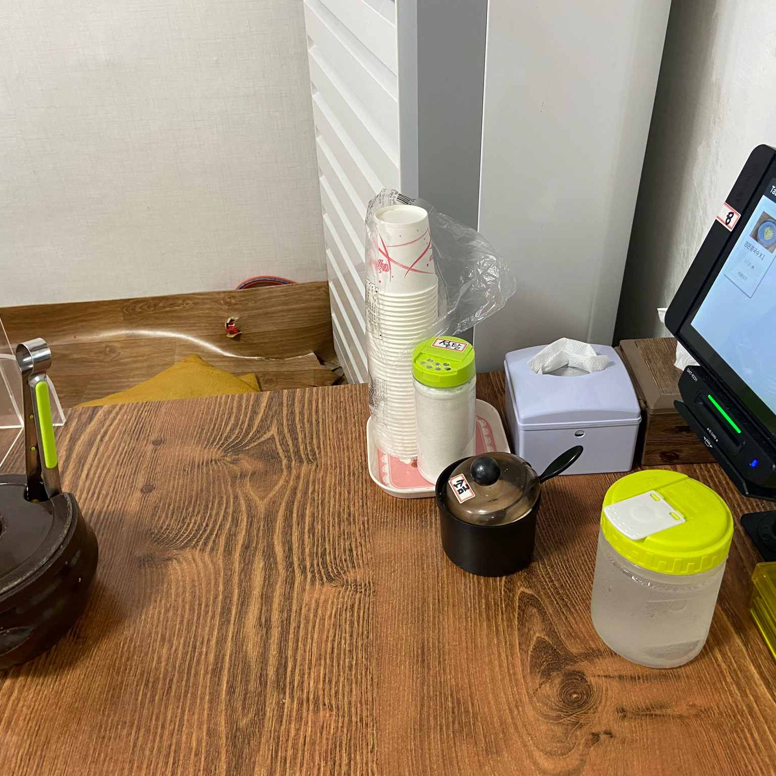 혼밥하실 분들은 오픈런 하세요! 1인 테이블이 하나라서 그 자리가 비어야만 착석하실 수 있