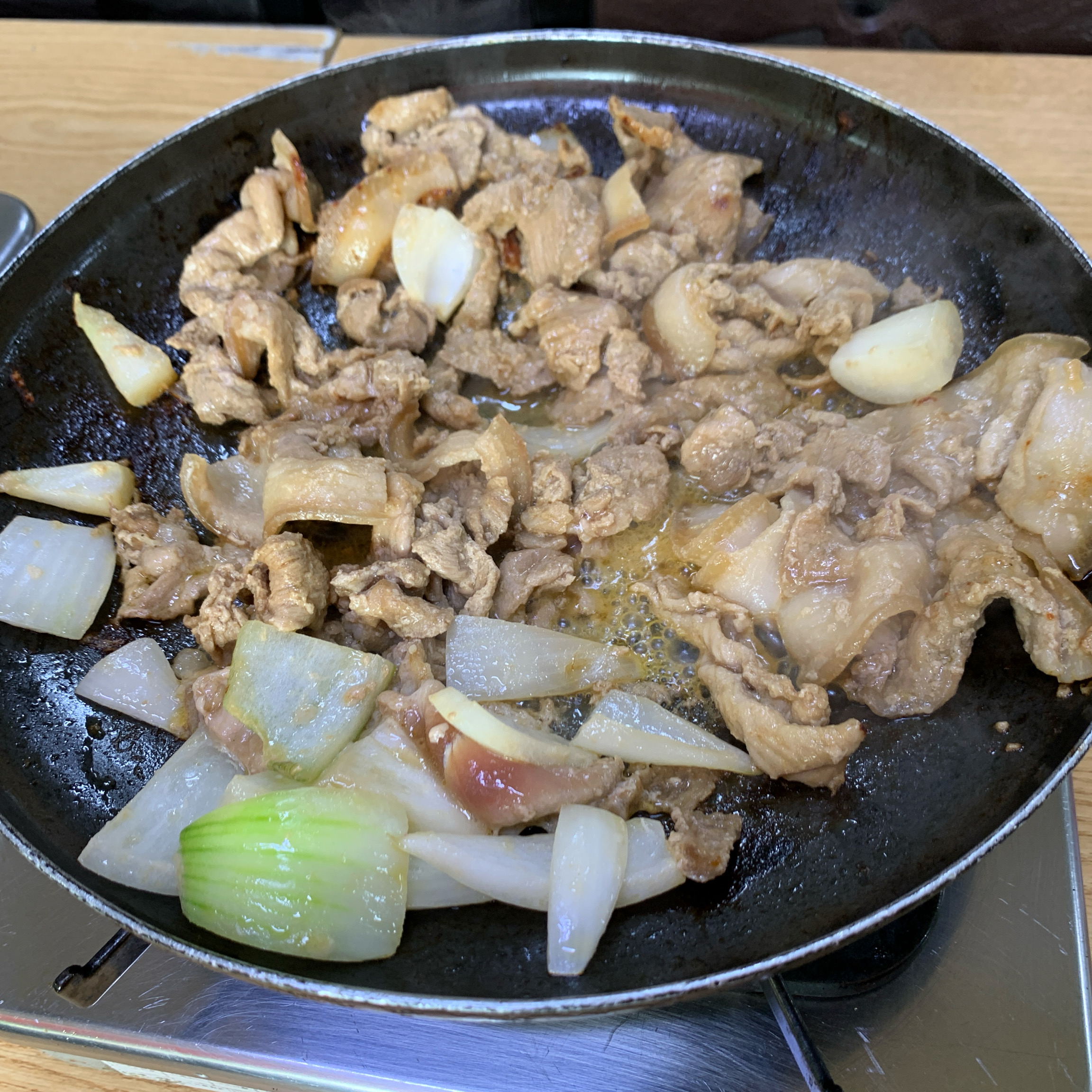 반찬 구성부터 메뉴들이 알찬 기사식당. 돼지불백은 고기가 쫀득하고 양도 적당해서 좋음. 반