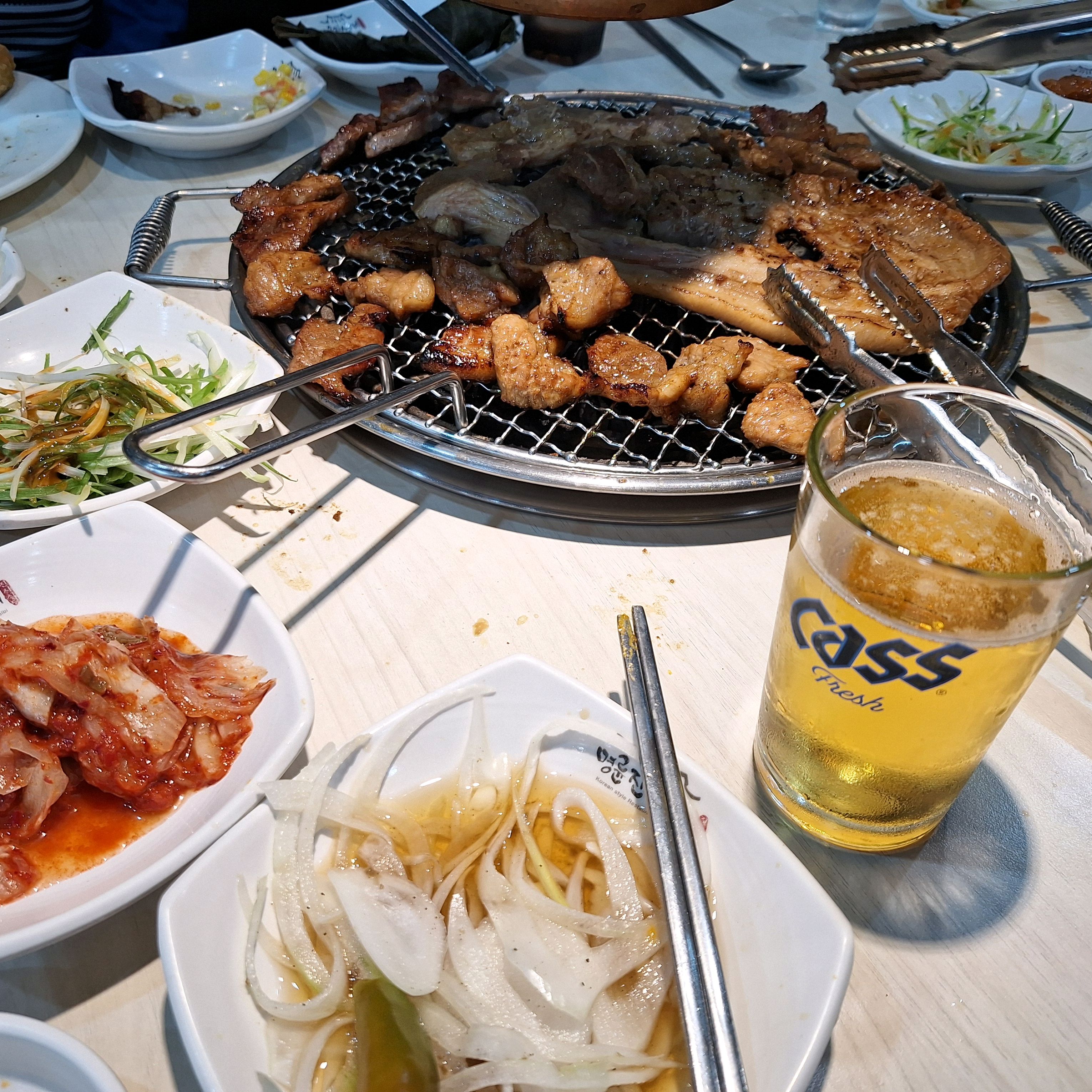 가족모임으로 방문했습니다~1시좀 넘어서 가서 사람이 많지 않아 좋았네요. 다른 지점도 가봤