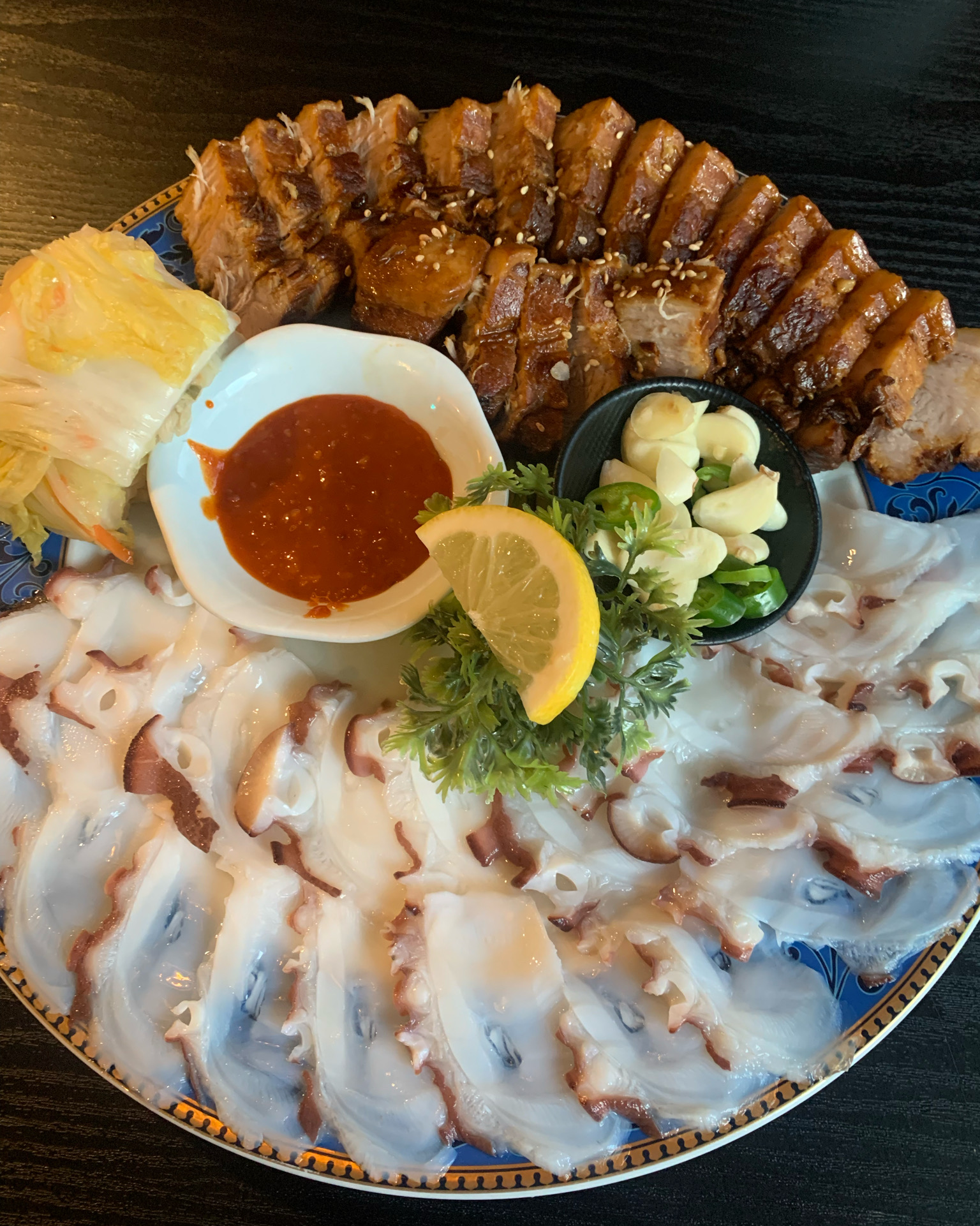 너무 맛잇어요!!! 회무침은 서비스로 받앗어요!!!사장님 최고 - 천호동 맛집 월가 천호점