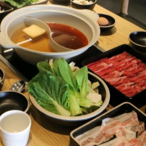 넓은 매장, 깔끔하고 맛있는 음식들, 넓은 주차장 등 모든것이 만족스러운 곳입니다. 가족모