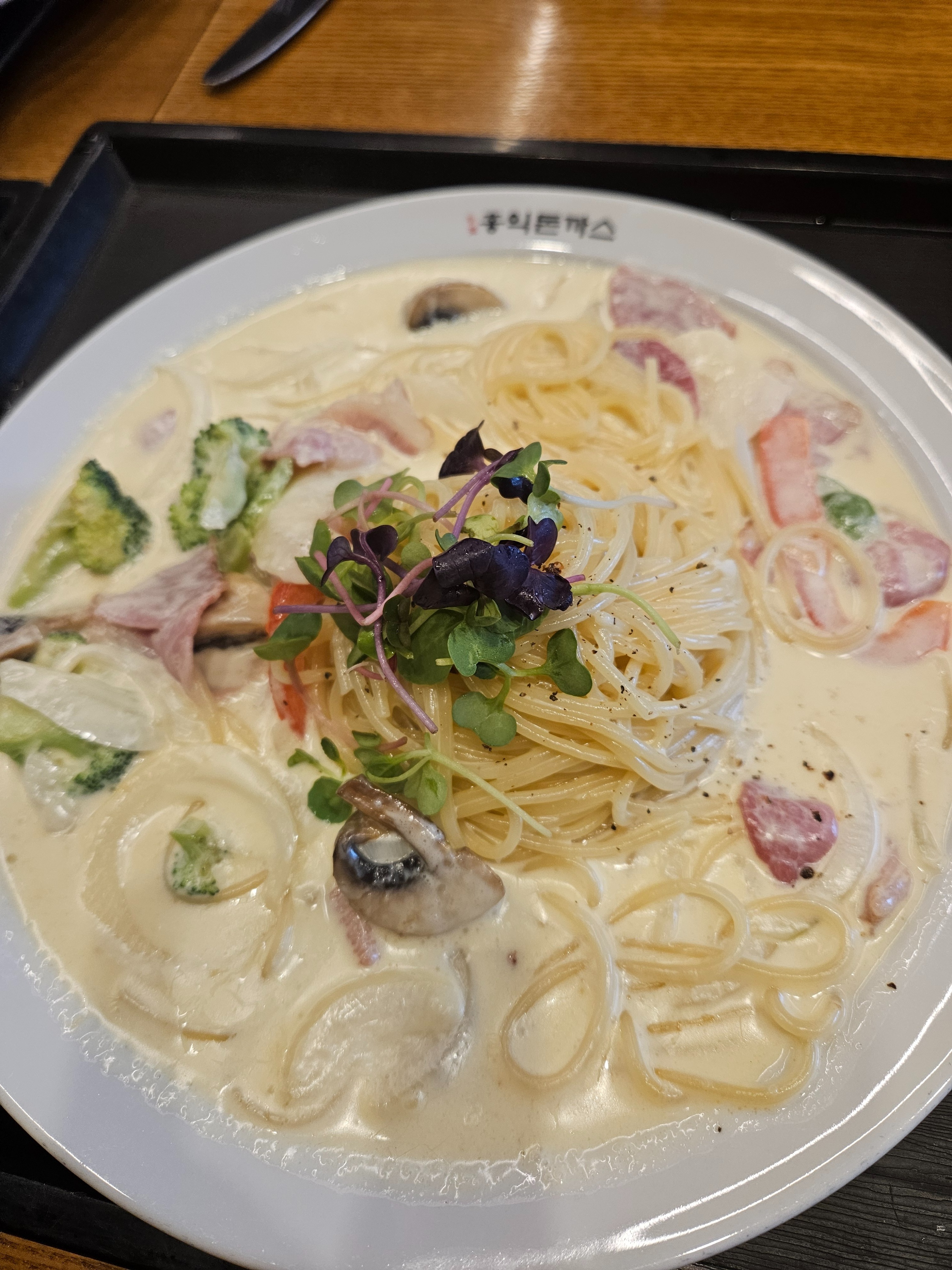 매운우동볶음면은 매콤한게 맛있어요. - 서산 호수공원 맛집 홍익돈까스 서산점
