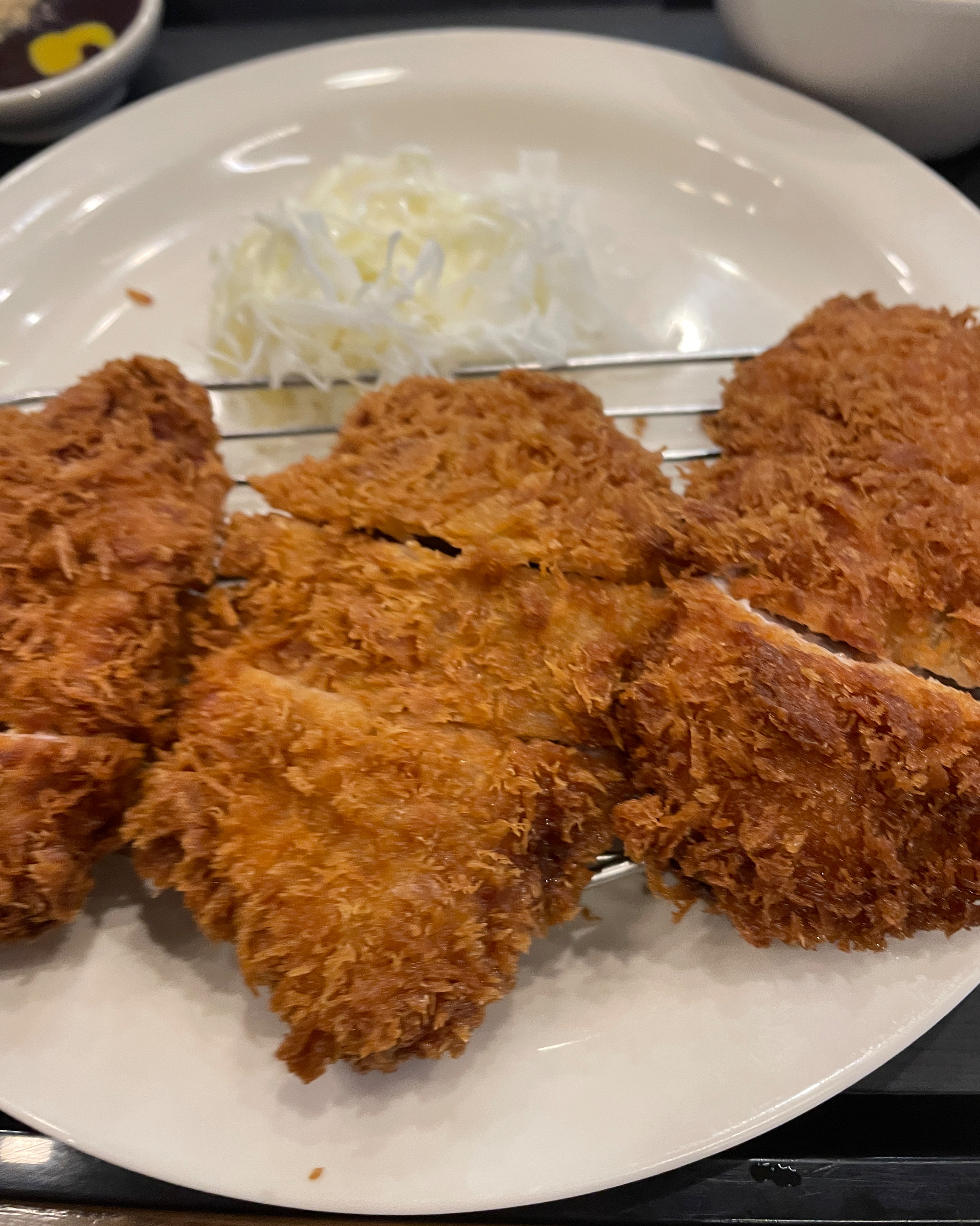 맛있어서 자주 가는데요. 조리사 교육? 같은 걸 주방 에서 하시던데. 음식 앞에서 노마스크