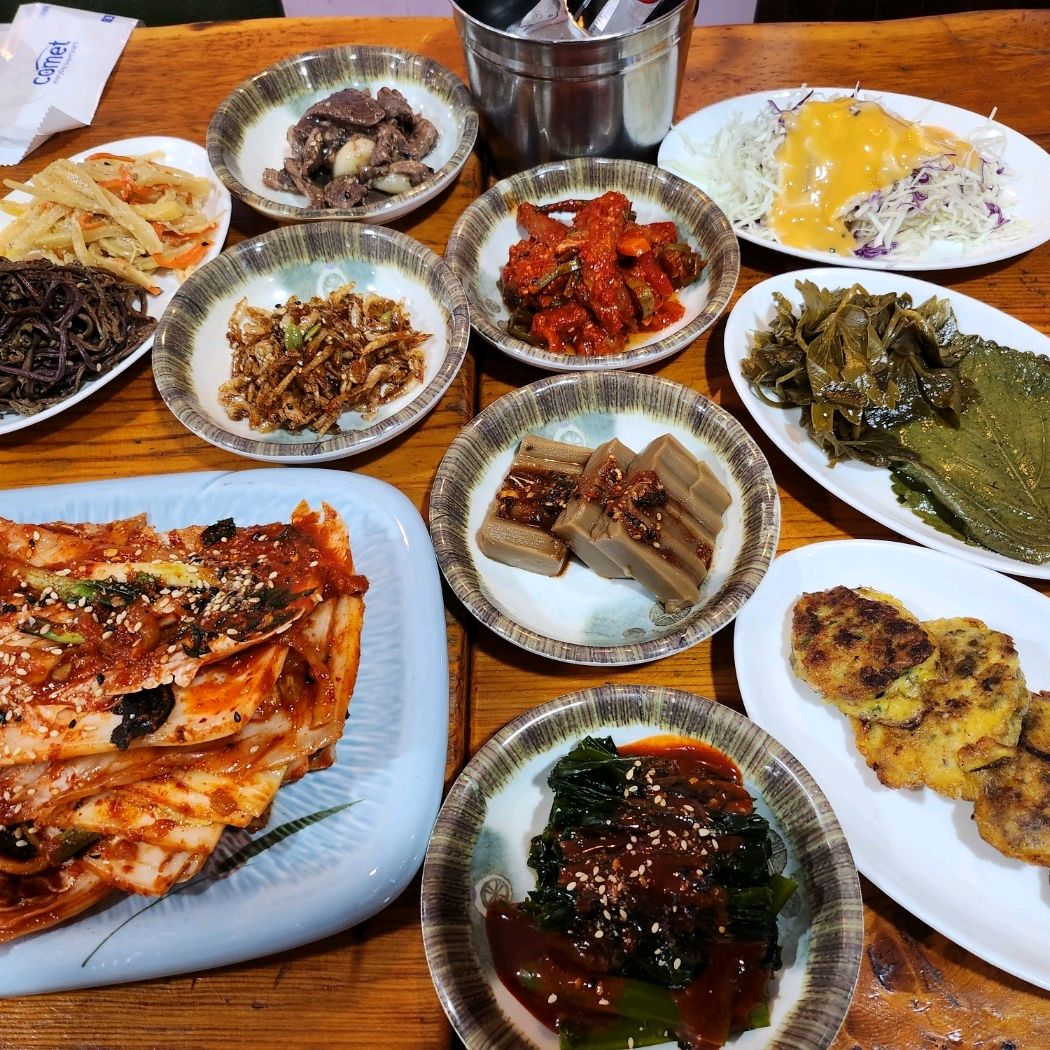 Manseokgung Palace, a restaurant specializing in duck soup at Yeonsinnae Station