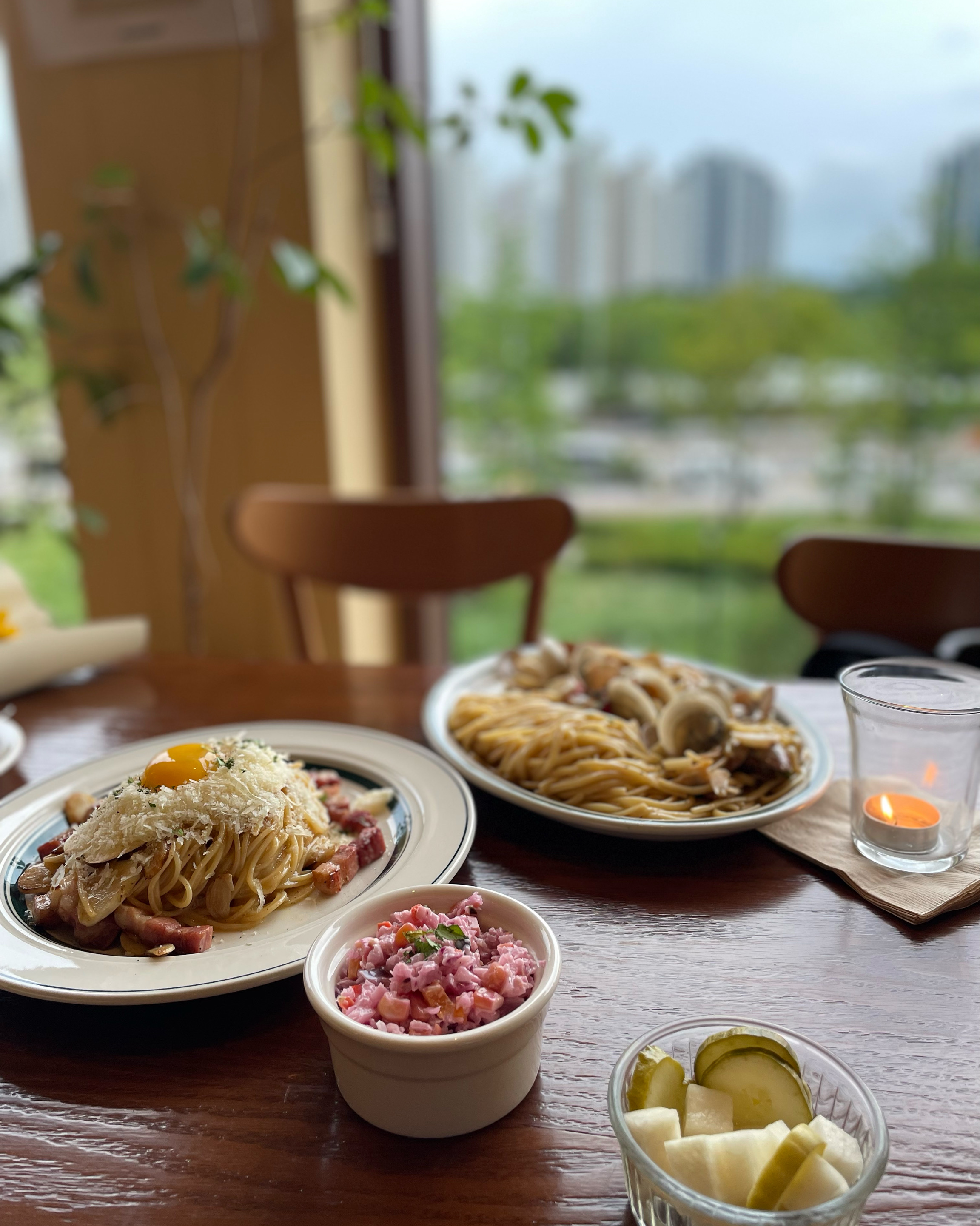 통유리 너머로 보이는 풍경이 참 좋은 곳 - 안산 사동 맛집 포크너 그랑시티자이점