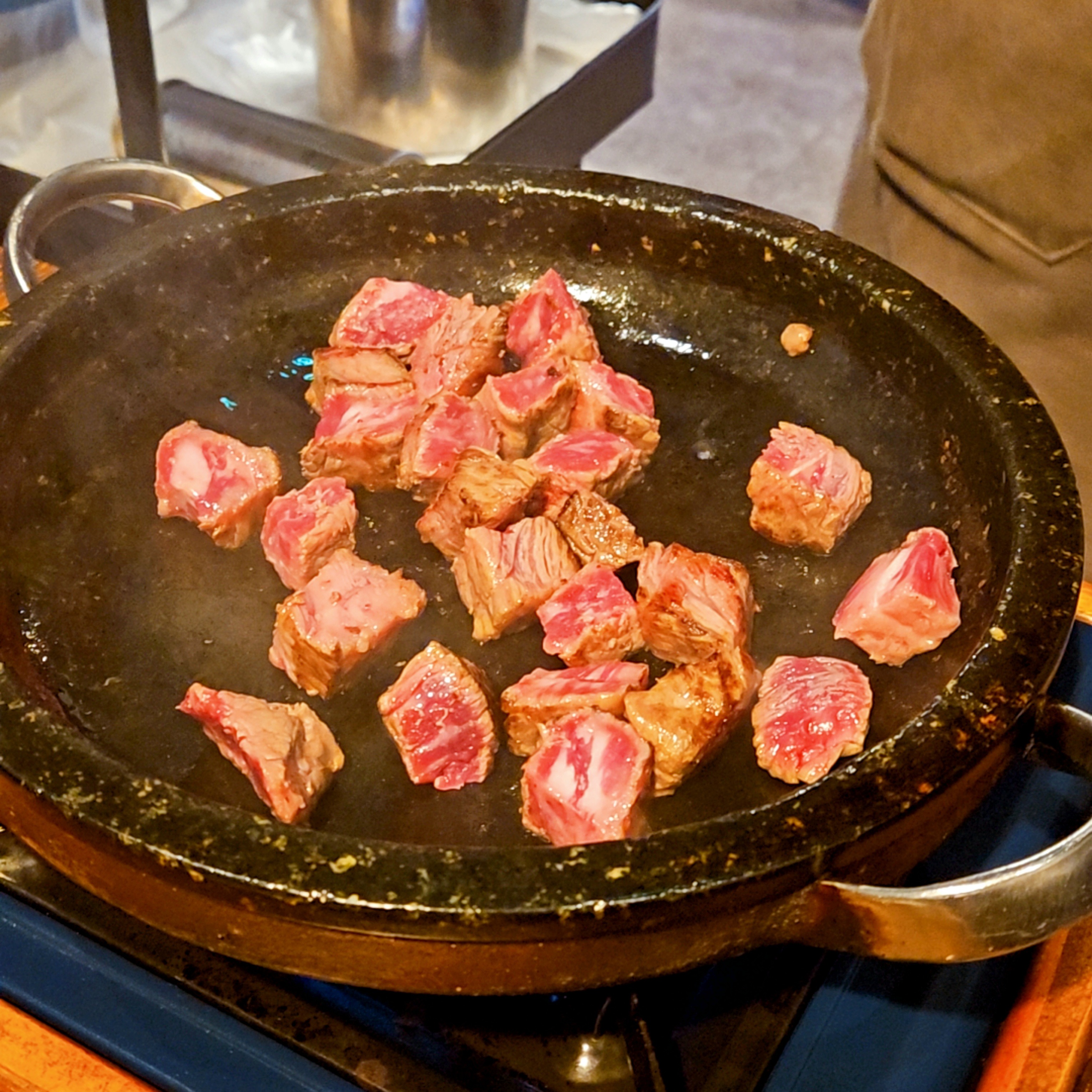진짜진짜 맛있는 한우 먹고싶을때 가는곳 불꽃상회는 갈때마다 넘 친절하시고 고기도 넘나 맛있