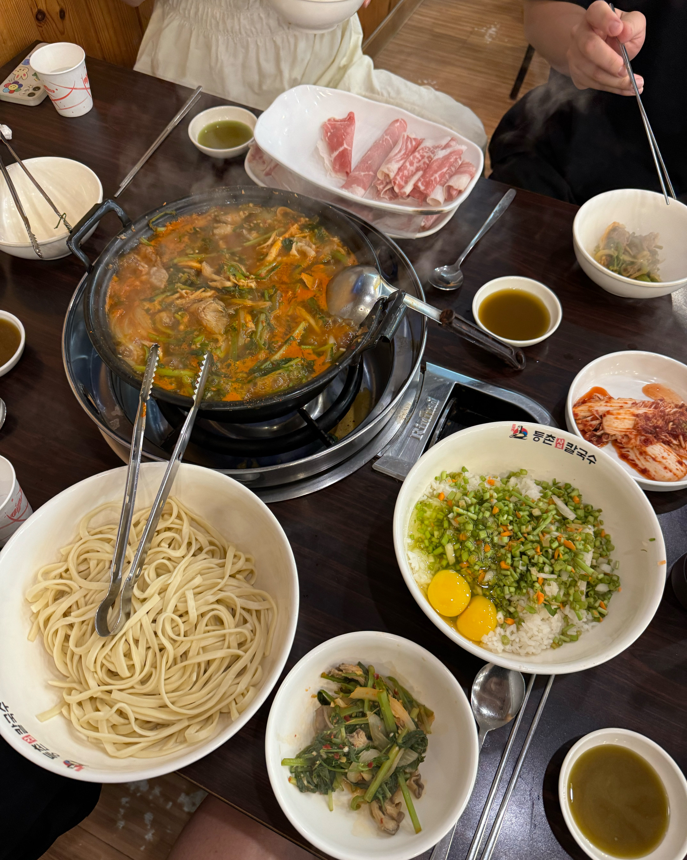 등촌은 말이 필요없는 신이만든 완벽한 샤브샤브랍니다. 등심고기 보다는 차돌박이가 더 맛있어