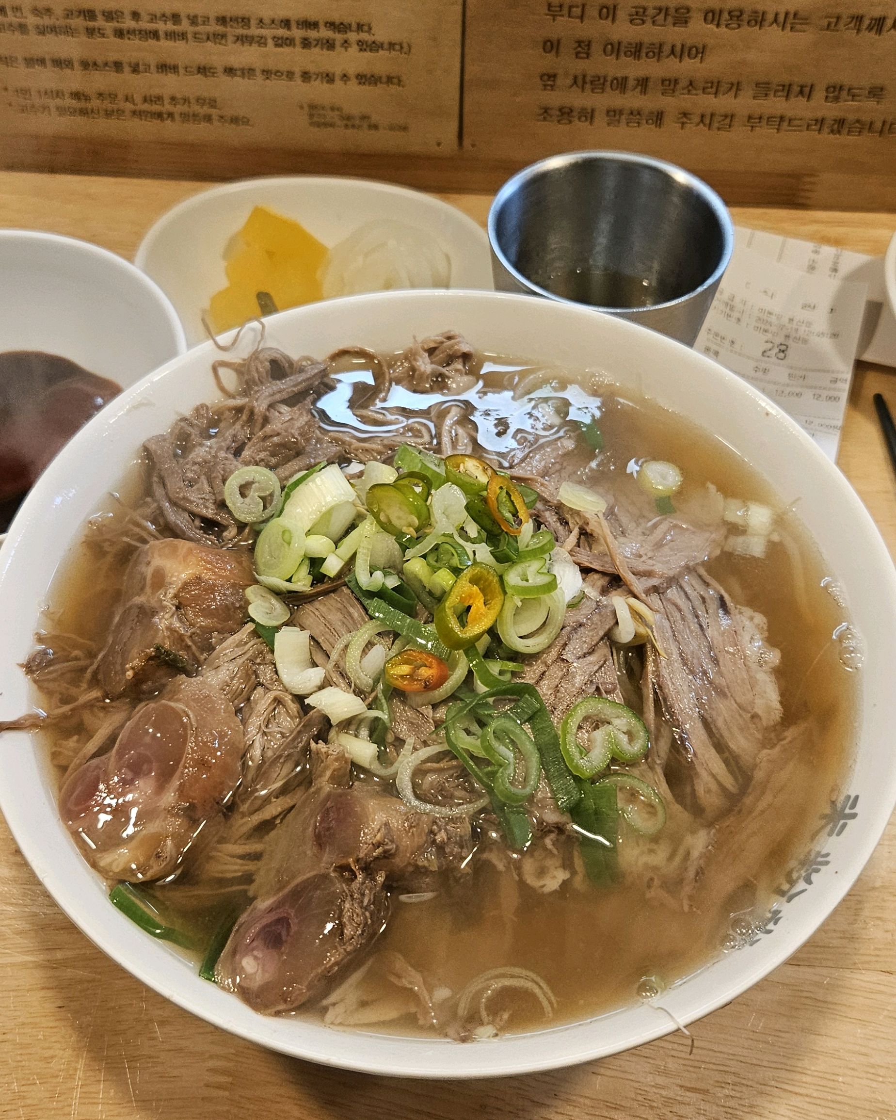 낮에 계신 여자사장님 너무너무너무너무 친절하셔요.... ㅜㅜ 앞치마도 먼저 챙겨주시고...