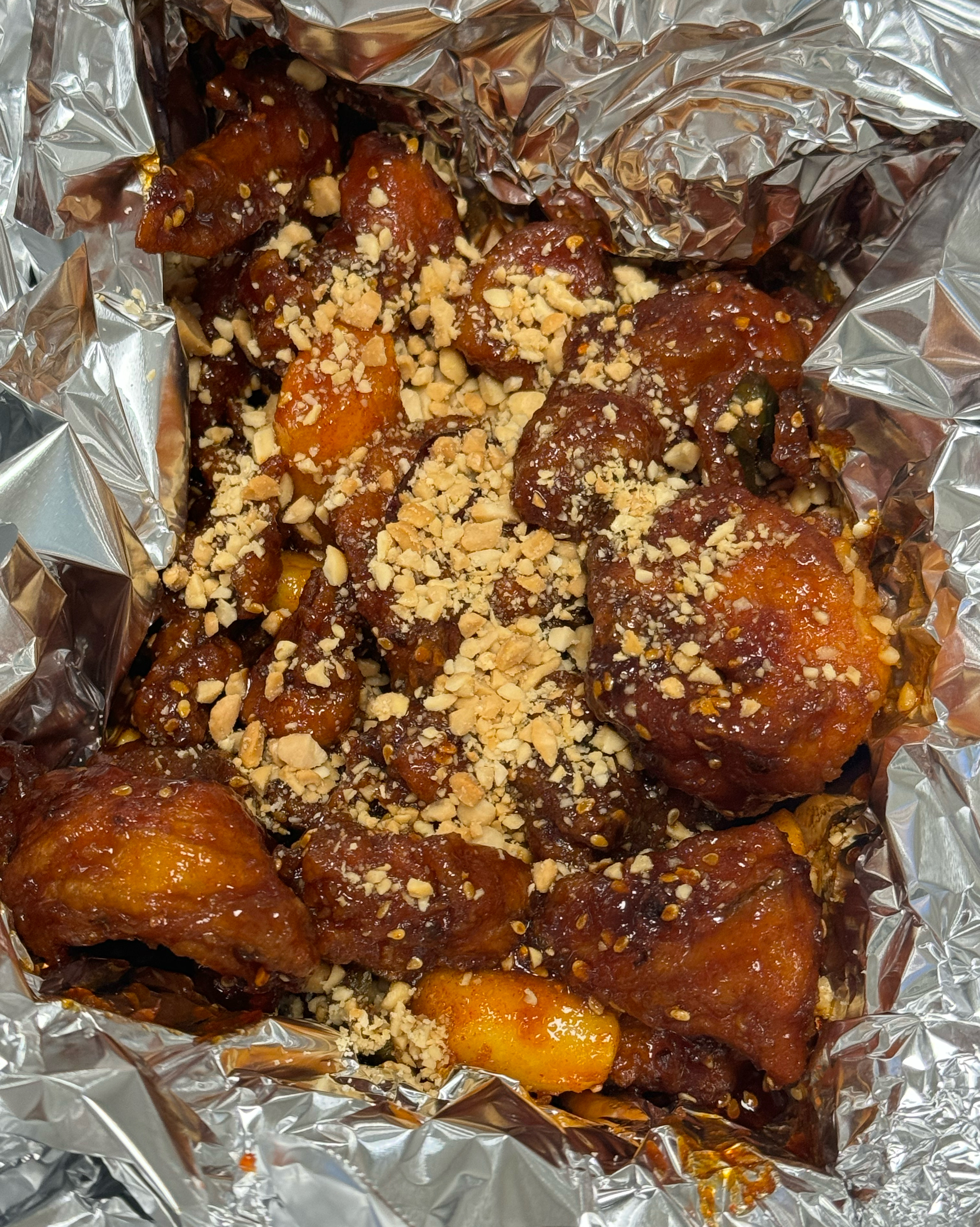 양념이 정말 맛있습니다. 중간맛도 은은한 매운맛이 있어요. - 인천 맛집 홍명숙 황해 닭강정 본점