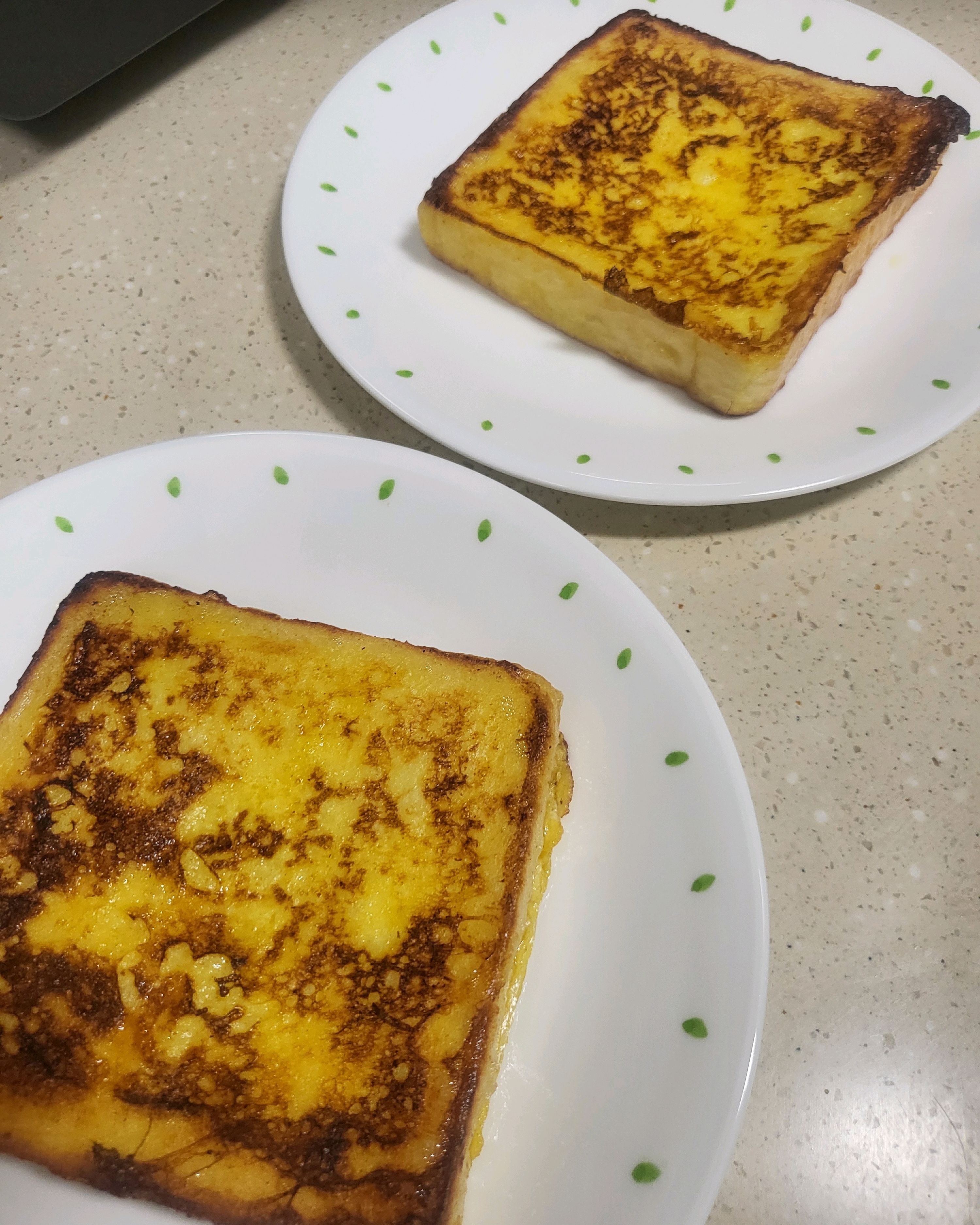 화이트리에 생식빵 그냥 뜯어먹어도 너무 맛있지만 프렌츠토스트,샌드위치로 먹으면 다른 식빵은