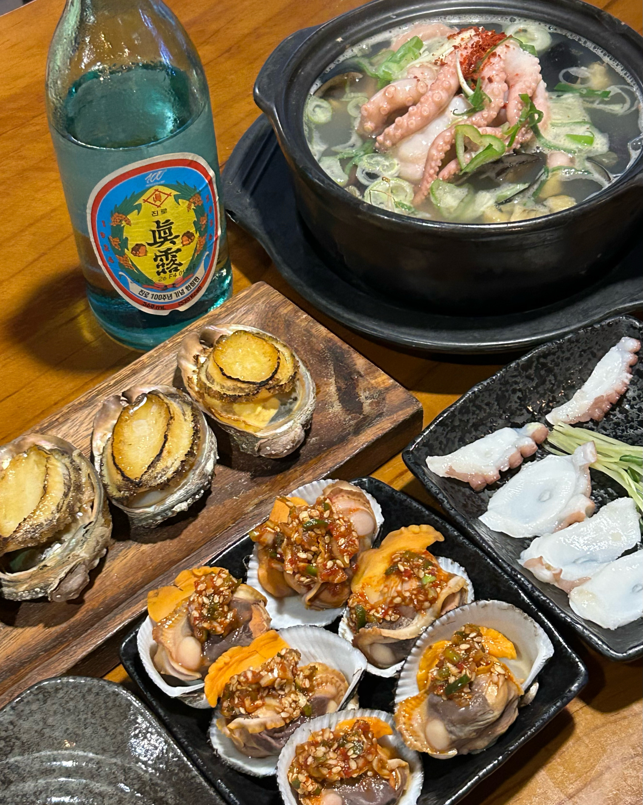  한국 서울 명동역 주변 해산물 전문점 맛집 비진도 전복구이