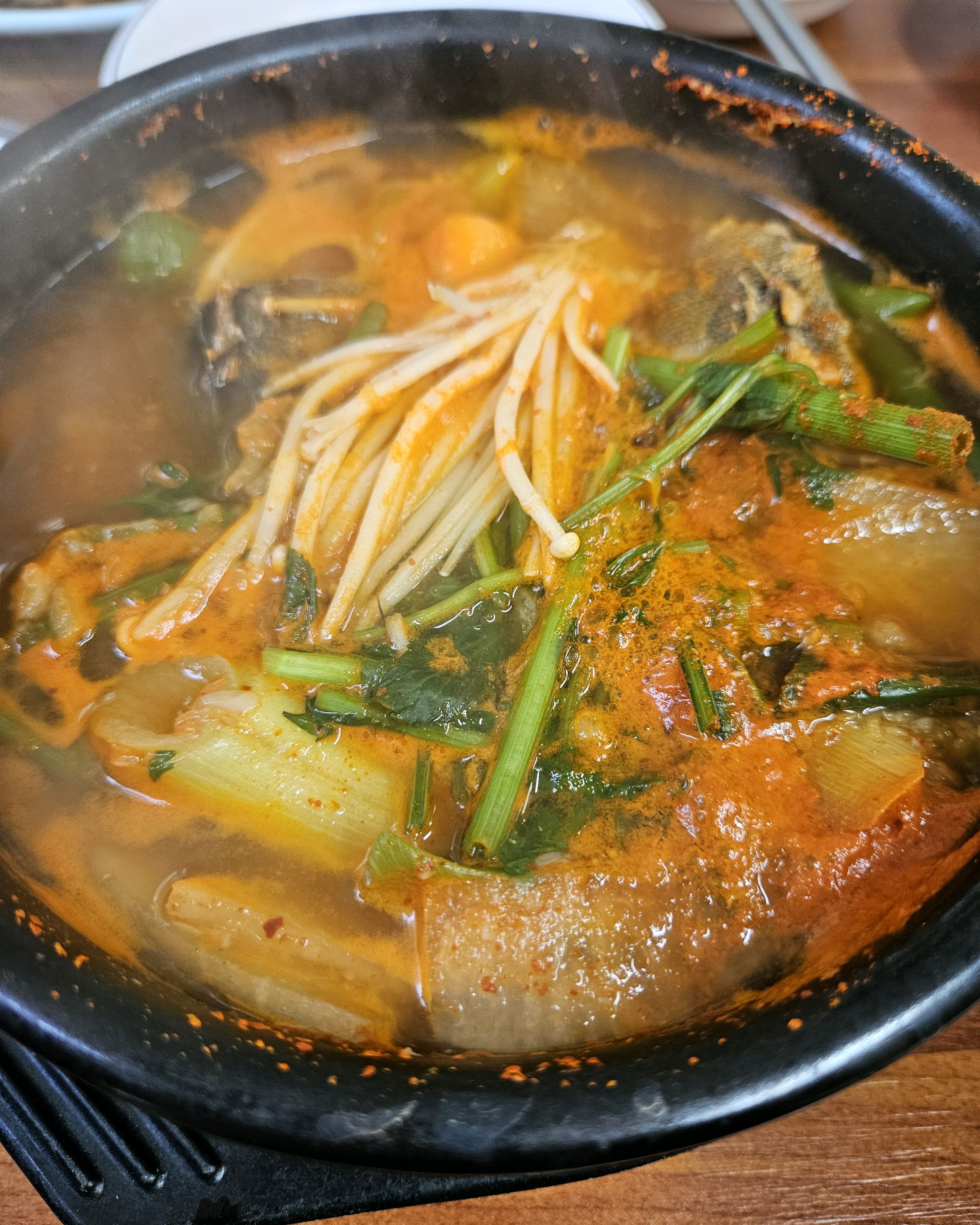 노포감성, 로컬맛집 부산역 근처에서 건강한 반찬과 매운탕을 먹을 수 있는 곳이네요 생선을