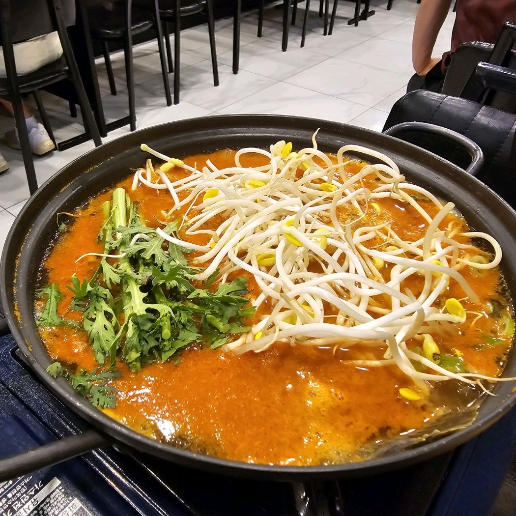 무한리필이지만 리필 될때마다 퀄리티가 똑같이 좋고 눈치없이 먼저 리필권유도 해주시고 맛도