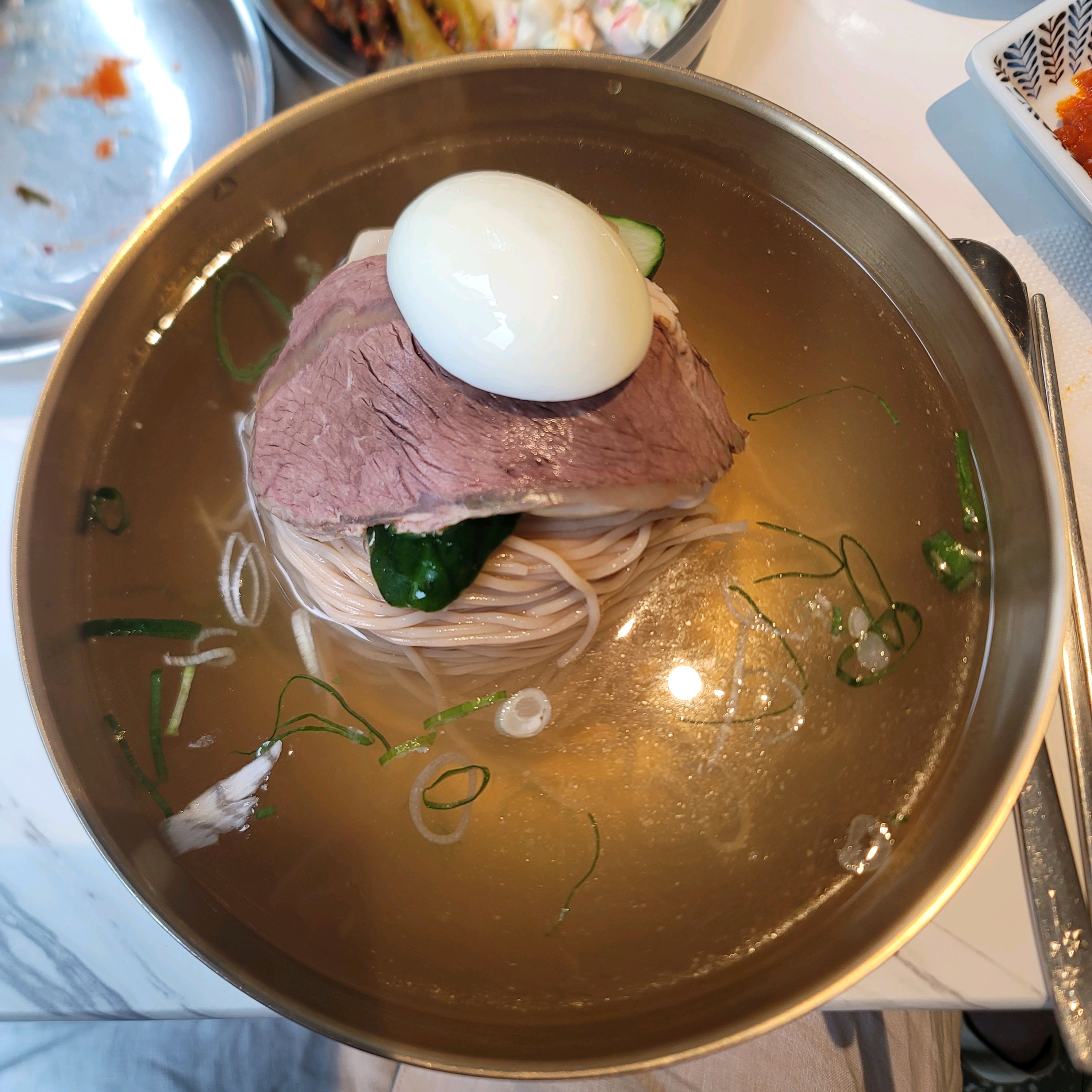 오랜만에 망원동에 놀러온 사촌 동생에게 뭐 먹고 싶냐고 물었더니 달고나! 를 기억해줘서 기