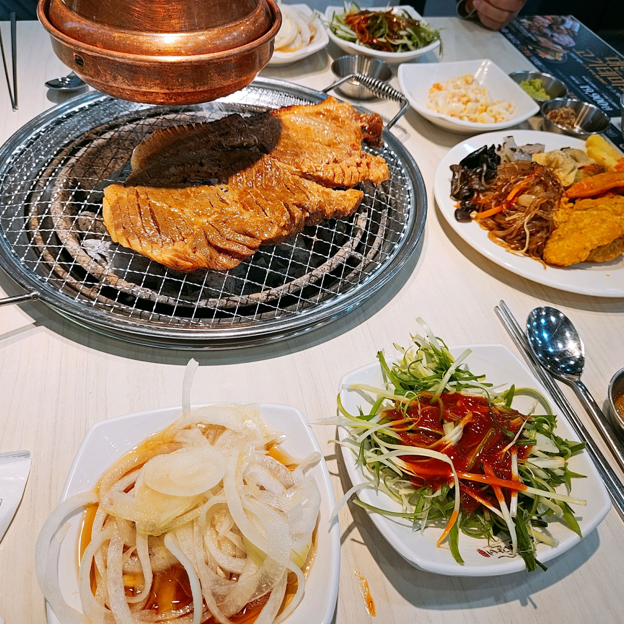 신선하고 질 좋은 고기를 제공하여, 각종 고기의 풍미를 제대로 느낄 수 있습니다. 숙성된 