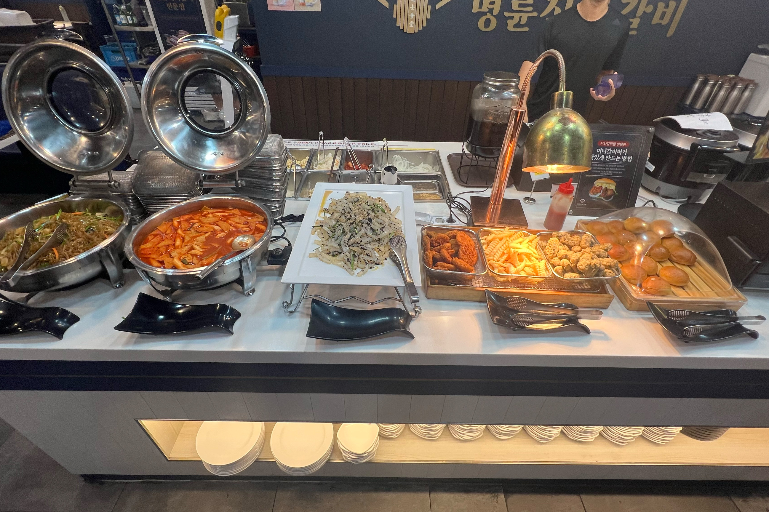 갓명륜 입니다. 사장님이 너무 친절하세요 특히 양념갈비가 맛있네요 ㅎㅎㅎ 자주 이용하겠습니