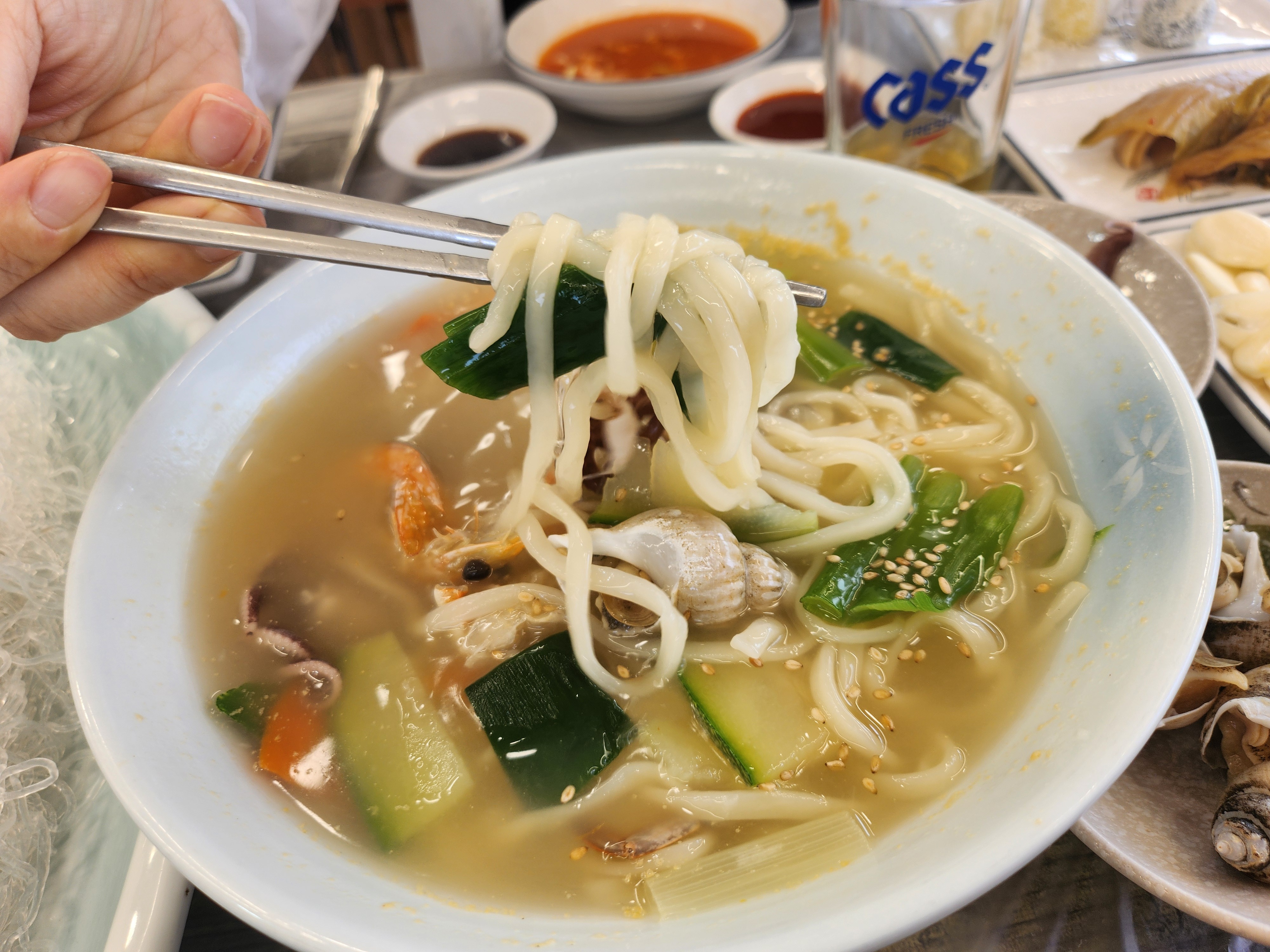경포대 횟집중에 회도 싱싱하고 맛도있고 직원분들도 친절하셔서 좋았어요 다음번에도 가족들과