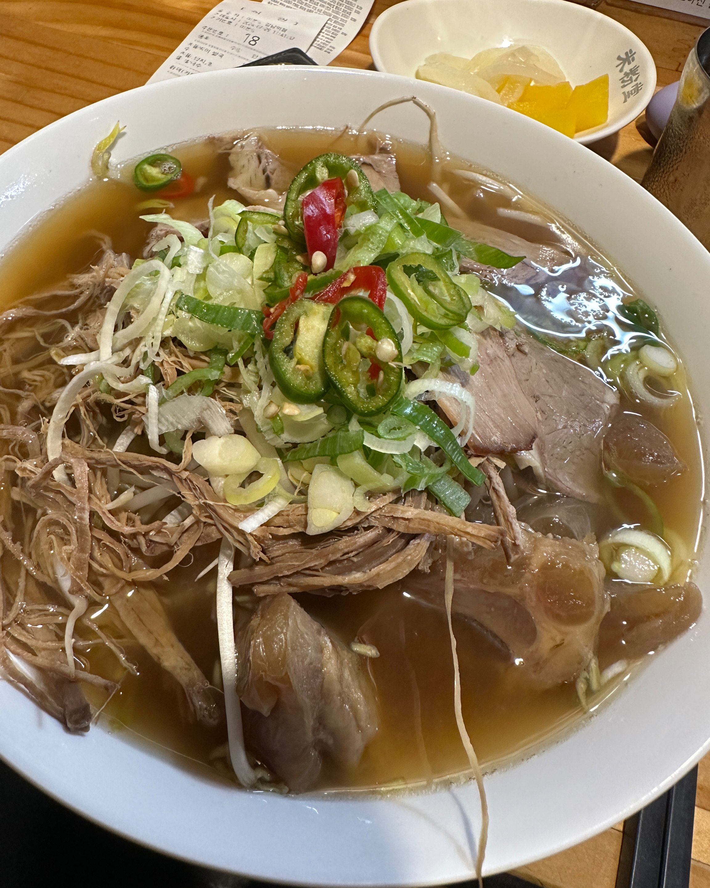 직장동료가 꼭 가봐야한대서 같이 갔는데 양지가 특히 너무 맛있어서 다음엔 양지쌀국수먹으러