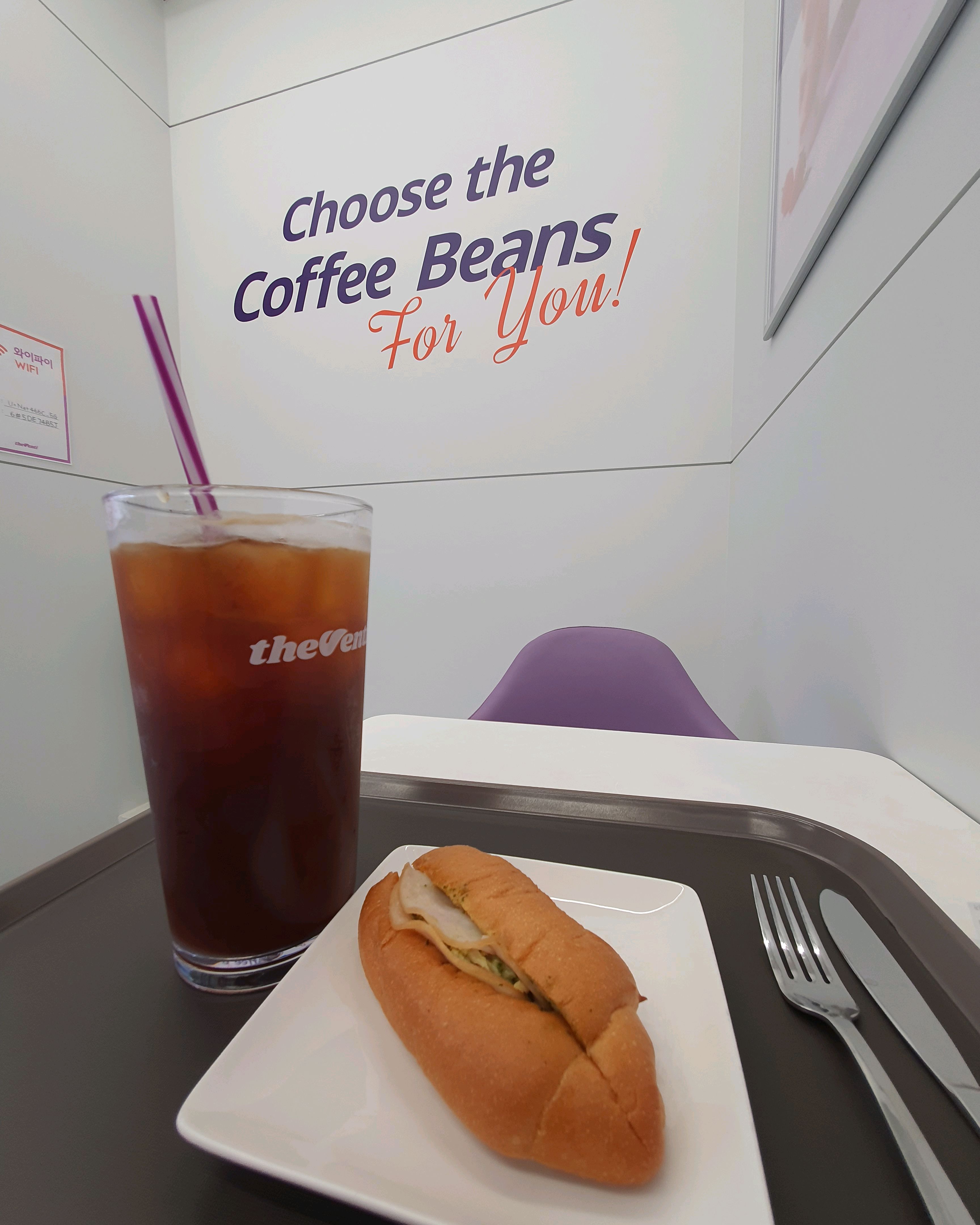  한국 서울 상봉역 주변 버블티 카페. 더벤티 서일대점