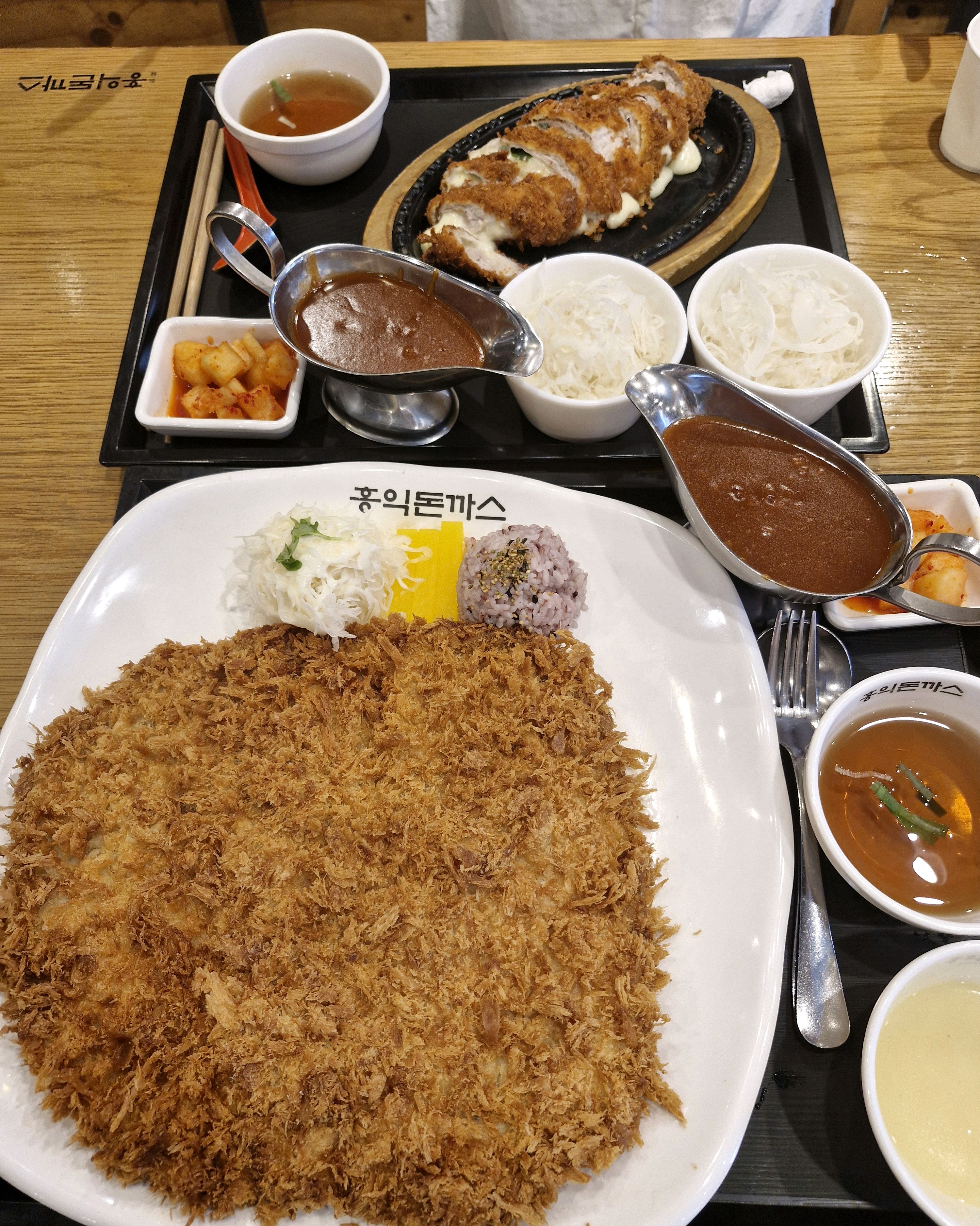 크기 짱크고 고기도 부드러워요. 가성비 괜찮은 것 같아요. - 부산 남포동 맛집 홍익돈까스 부산남포점