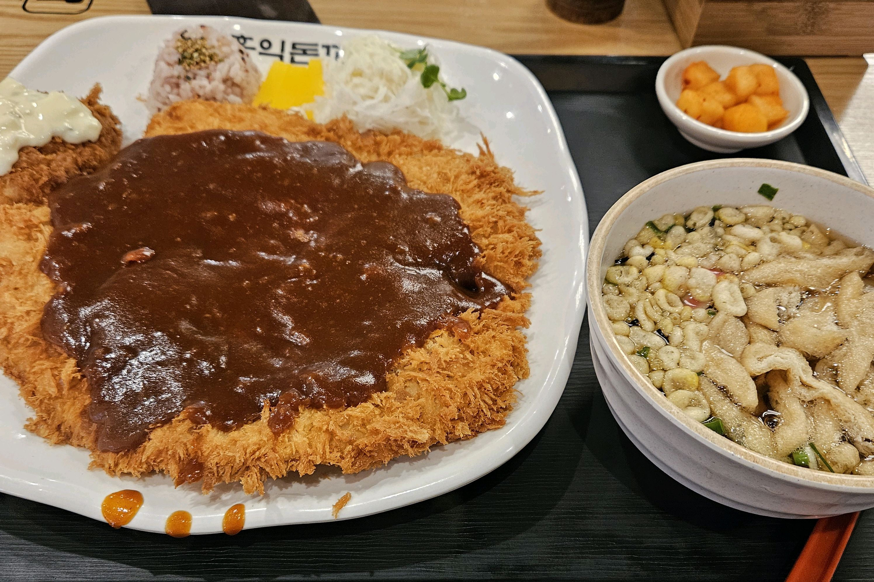 21년도 부터 돈까스 먹고싶을때마다 왔는데 생선가스 양이 줄고 공기밥 양도 줄다가 24년쯤