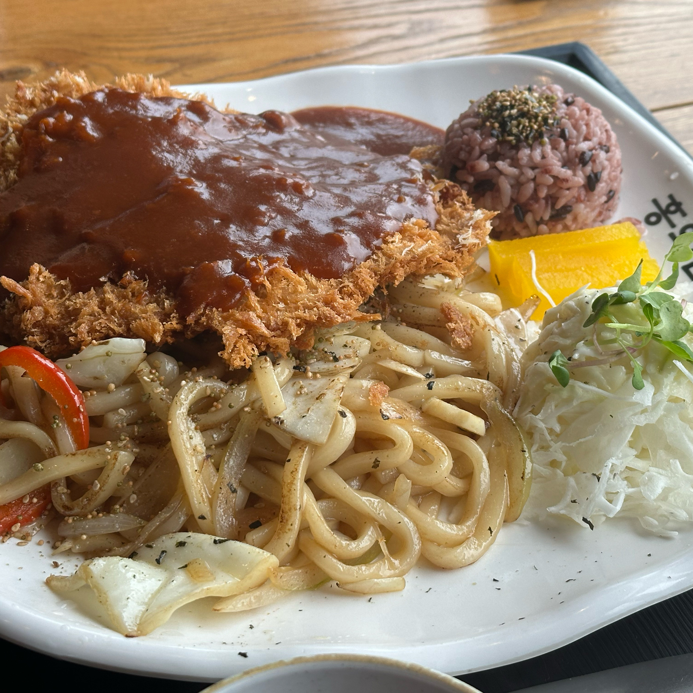 넘..넘 맛있어요 근데 다음엔 해물우동 따로 시켜서 먹으려고요 저건그냥야채우동이고 해물볶음