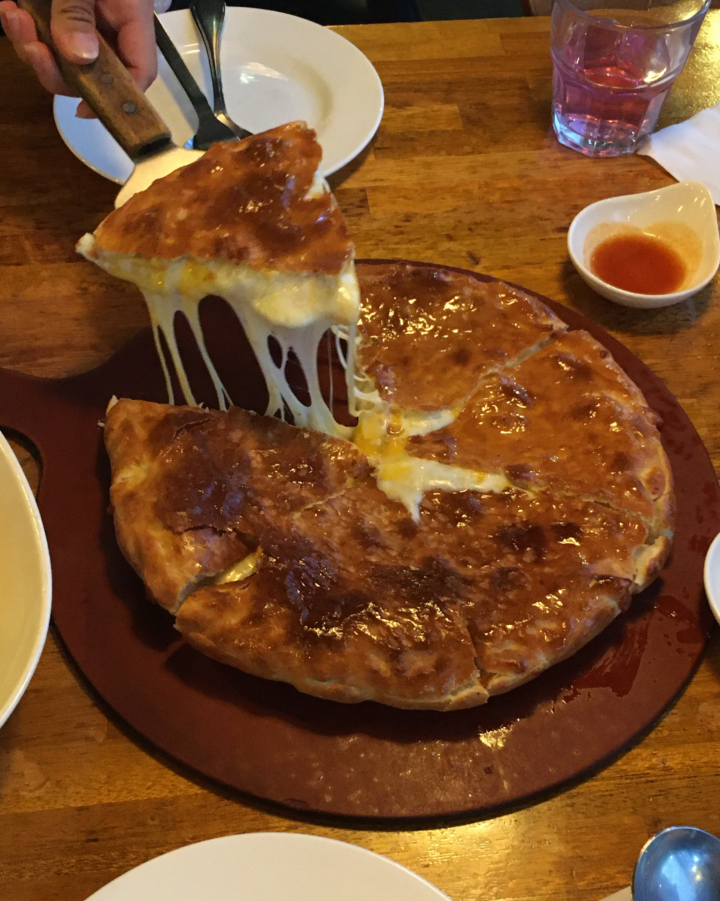 모짜렐라 파이가 유명한 톰스비스트로 - 경포대 맛집 톰스비스트로
