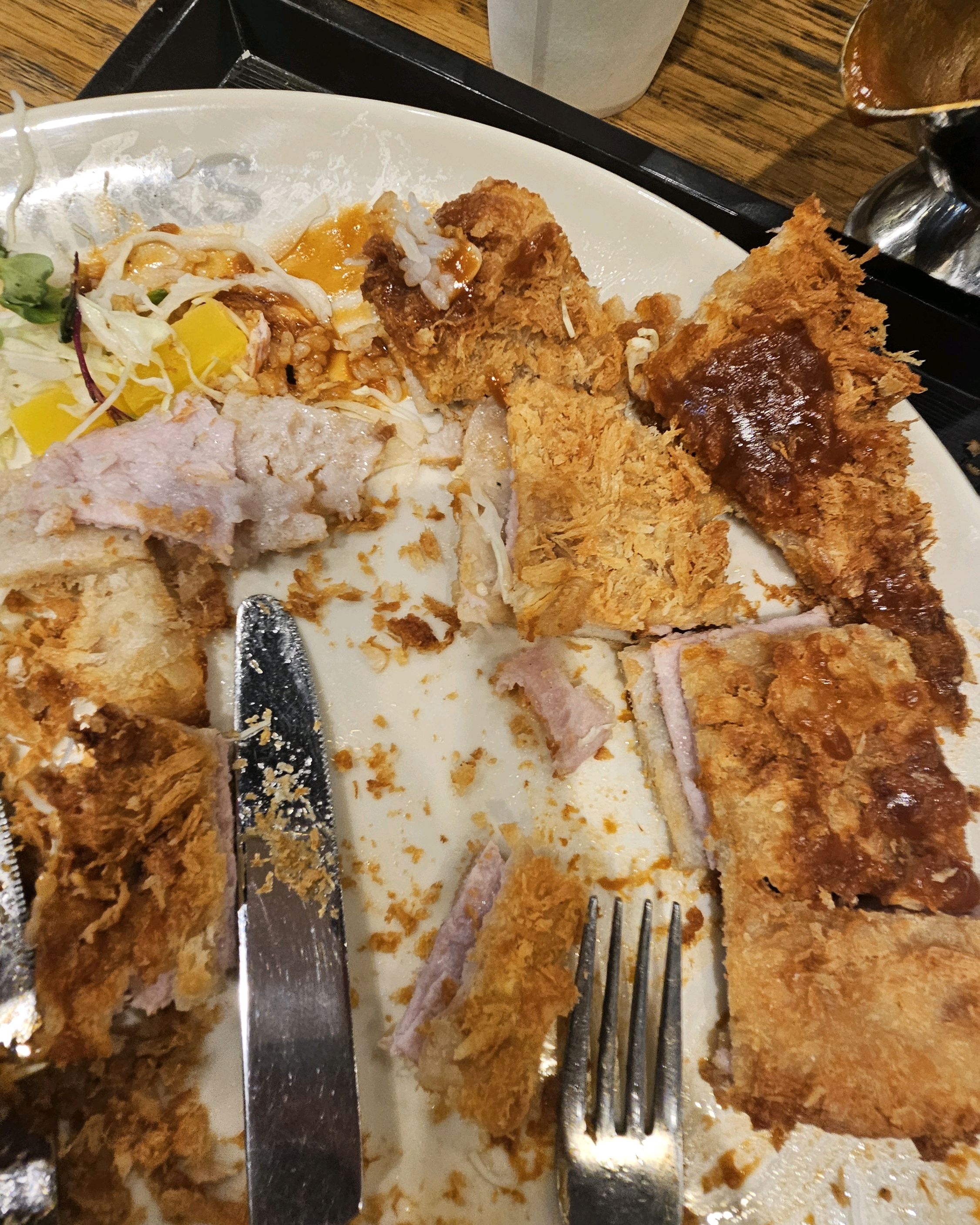 맛도 없어지고..무엇보다 너무 불친절하시네요.. - 매탄동 맛집 홍익돈까스 매탄점