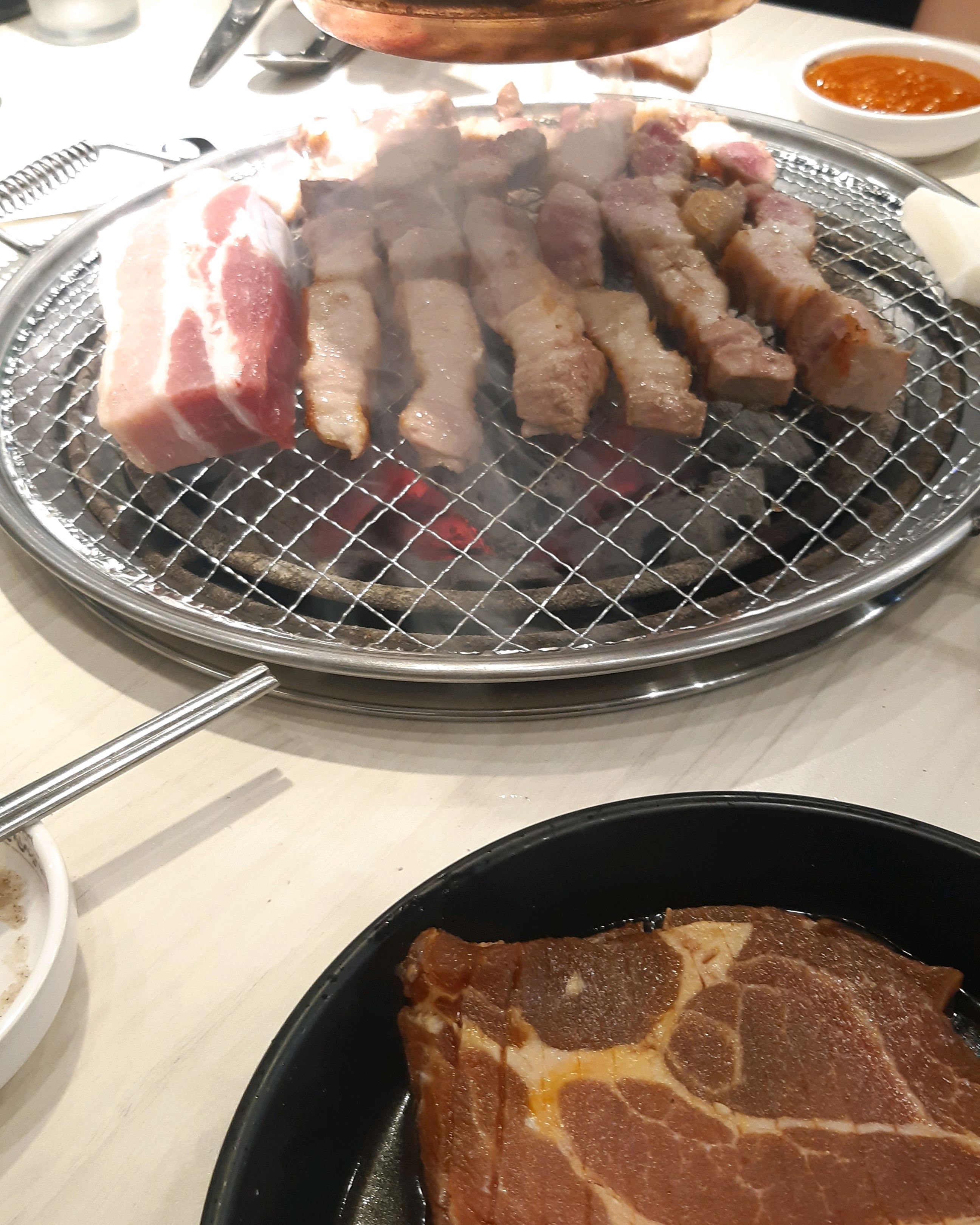 가족모임으로 자주가는데 ,항상 친절하시고 깨끗하고 음식이 맛있어요,우리집 단골이 됐네요,잘