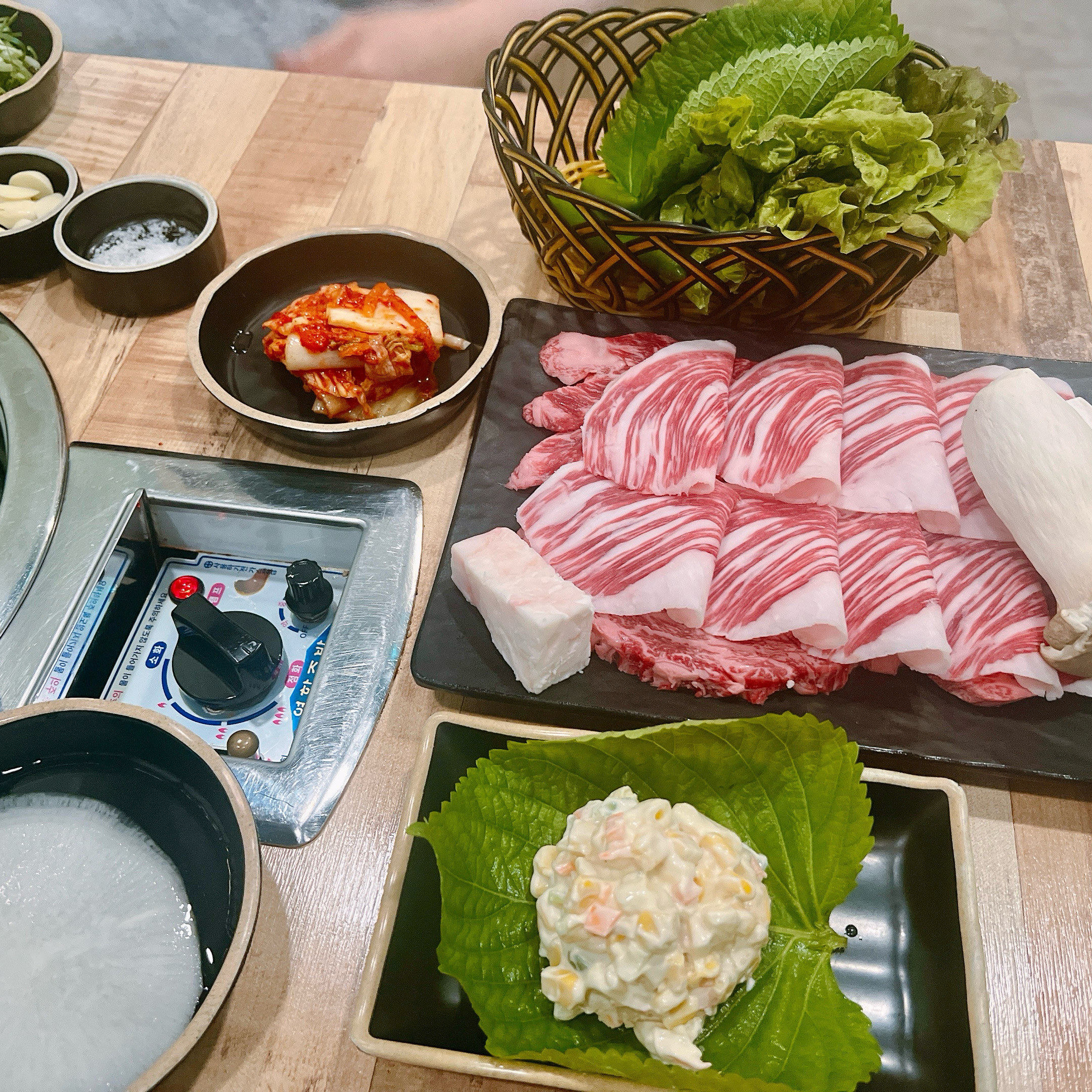 등심모듬 먹었는데 양도 많고 고기도 좋았어요 반찬도 잘 나와요! - 불당동 맛집 불당한우정육식당