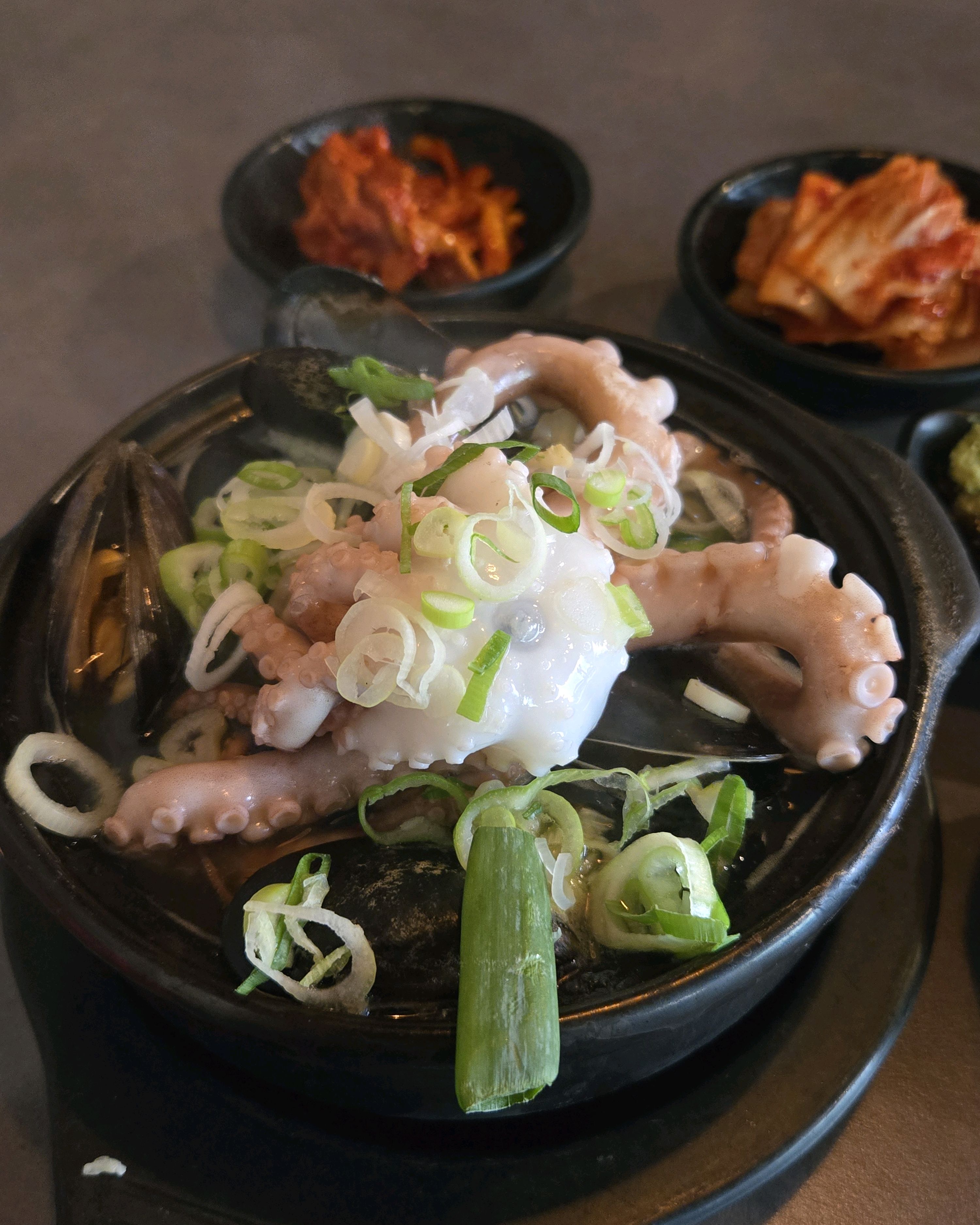  한국 서울 명동역 주변 해산물 전문점 맛집 비진도 전복구이