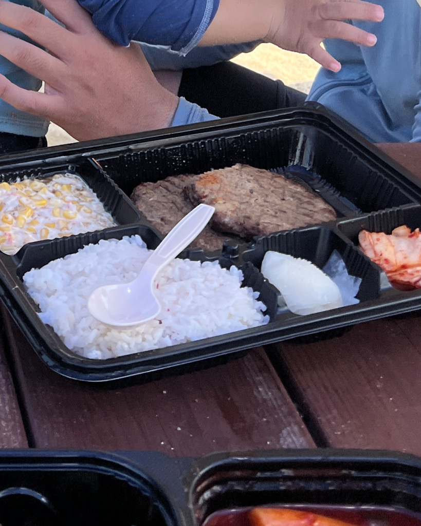 강문해변에서 테이크아웃해서 아이랑 먹었어요. - 경포대 맛집 강문떡갈비