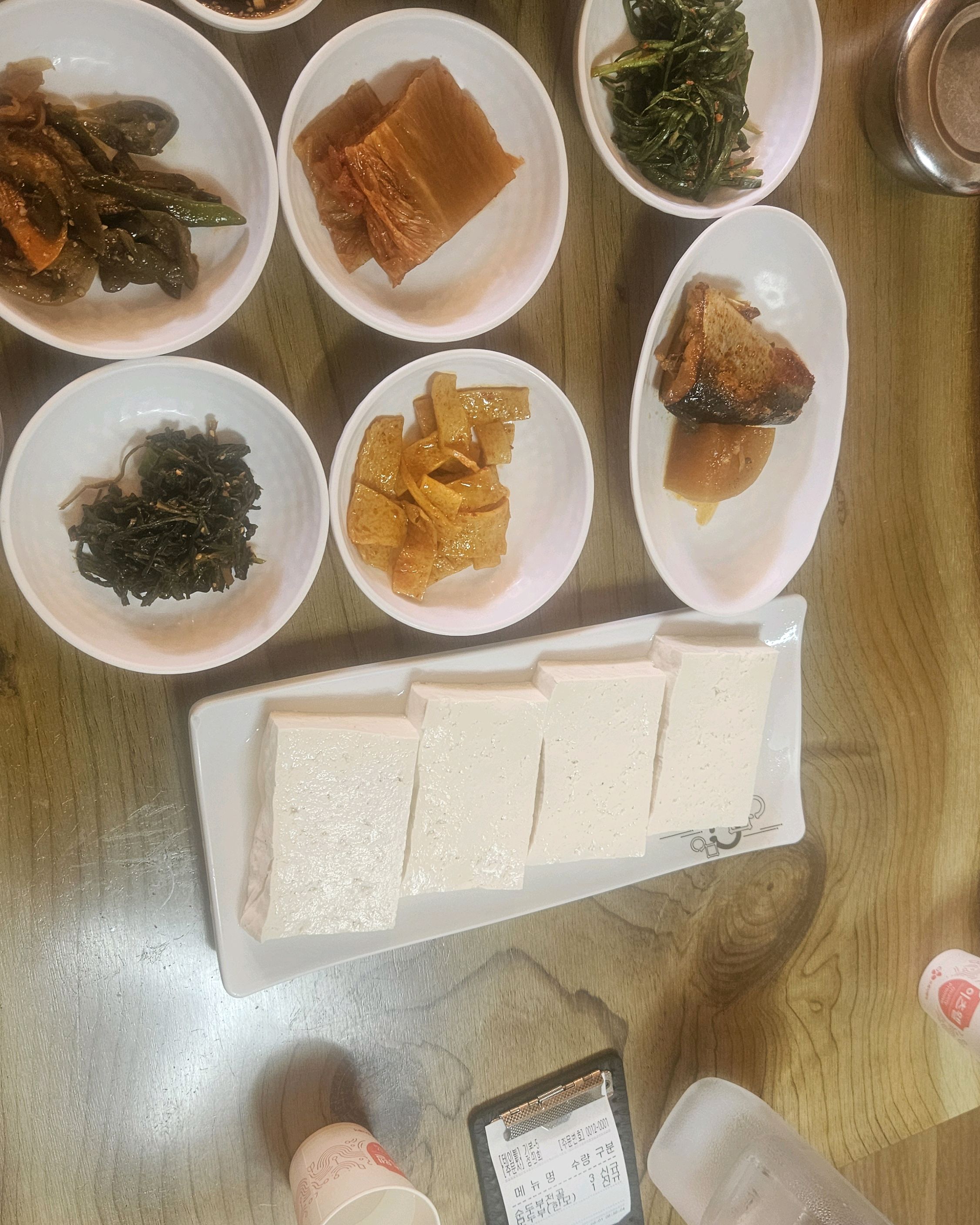 순두부찌개 사진은 깜박했네요~^^ 모두부는 단단하지도 않고 덜 고소한듯~~ 묵은지가 너