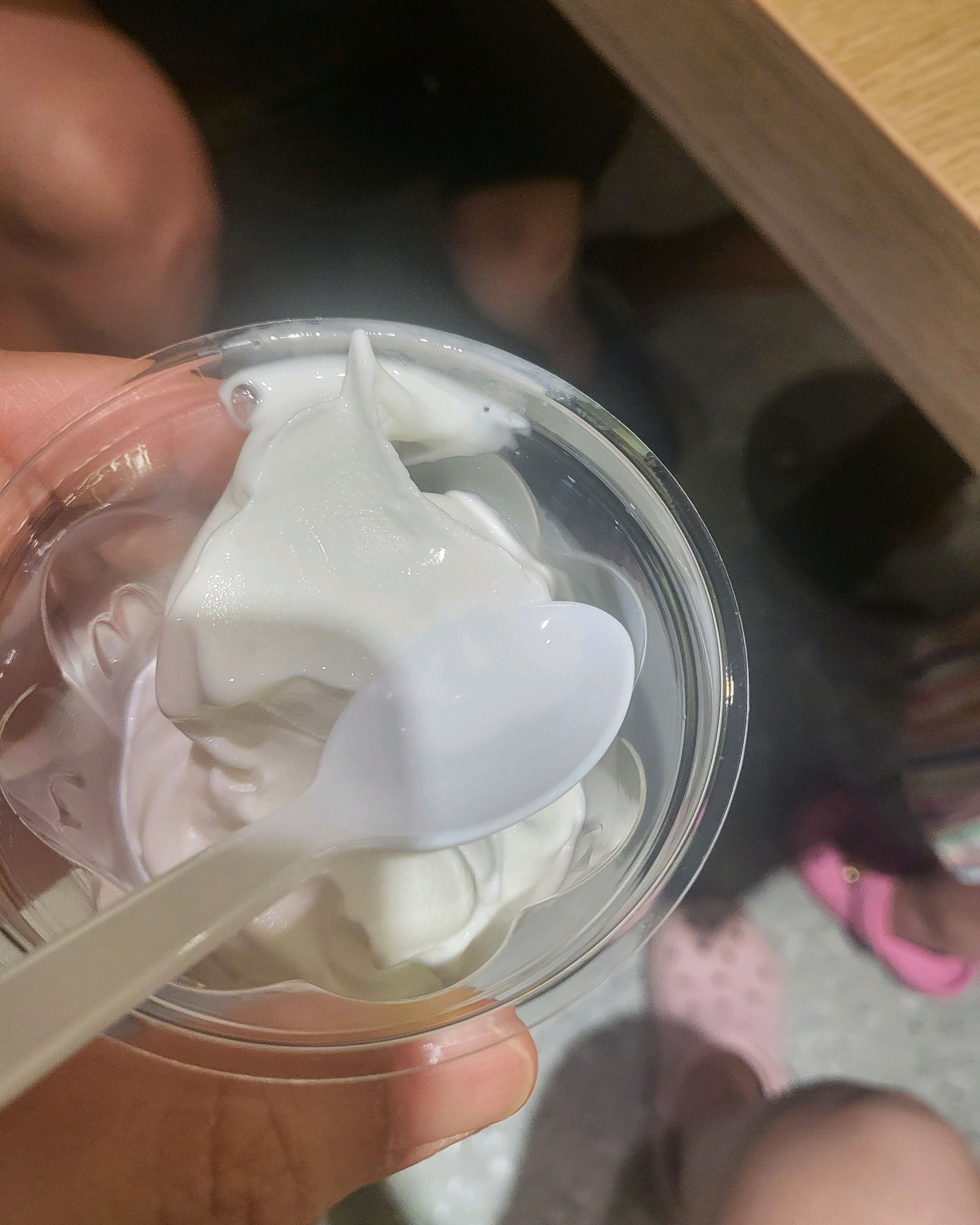스벅바로 옆에 있고, 그 뒤에 운동장도 있고, - 아바이마을 맛집 맥도날드 속초DT점