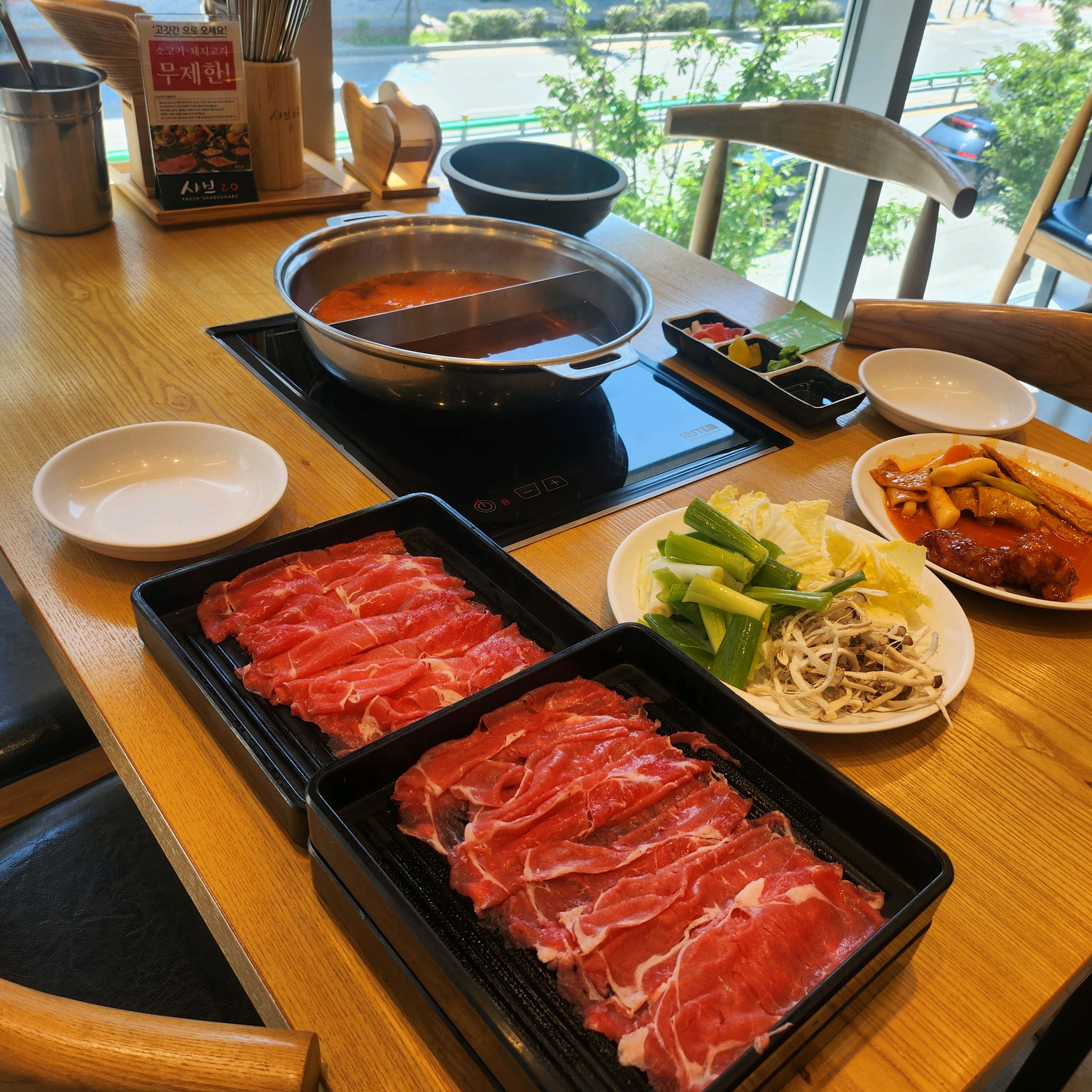 샤브20 장유점 사장님도 친절하시고 직원들도 친절하고 일단 매장이 엄청 크고 바쁜데도 야채