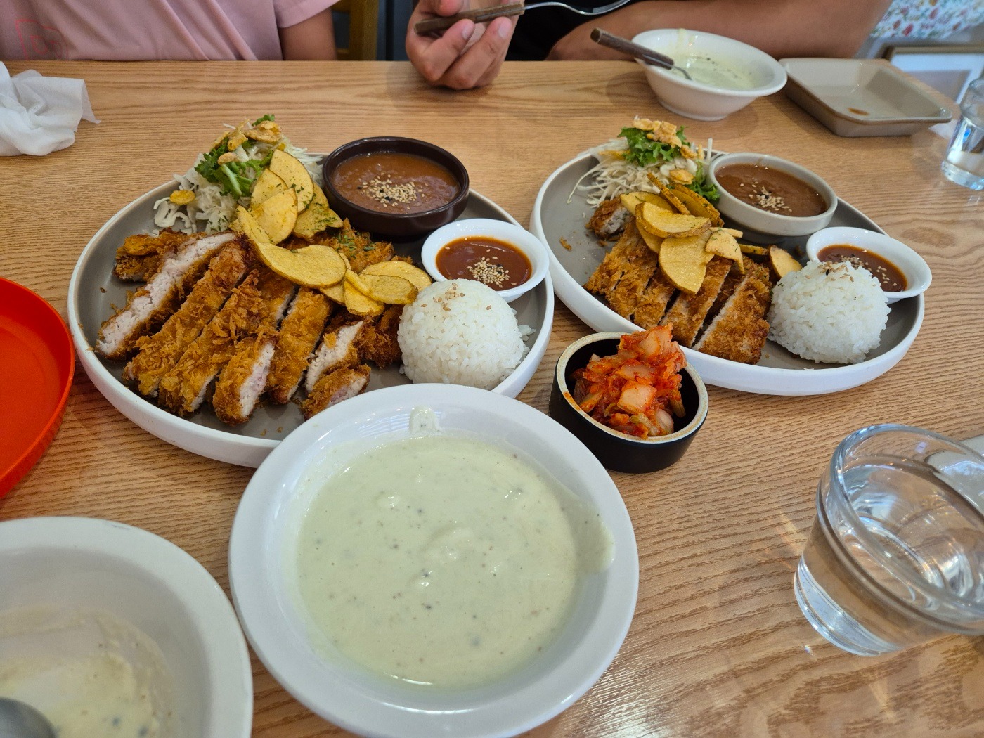 가족 행사있어서 광양 갔다 조카들 데리고 가서 잘 먹었습니다 - 광양 맛집 홍익돈까스 광양점