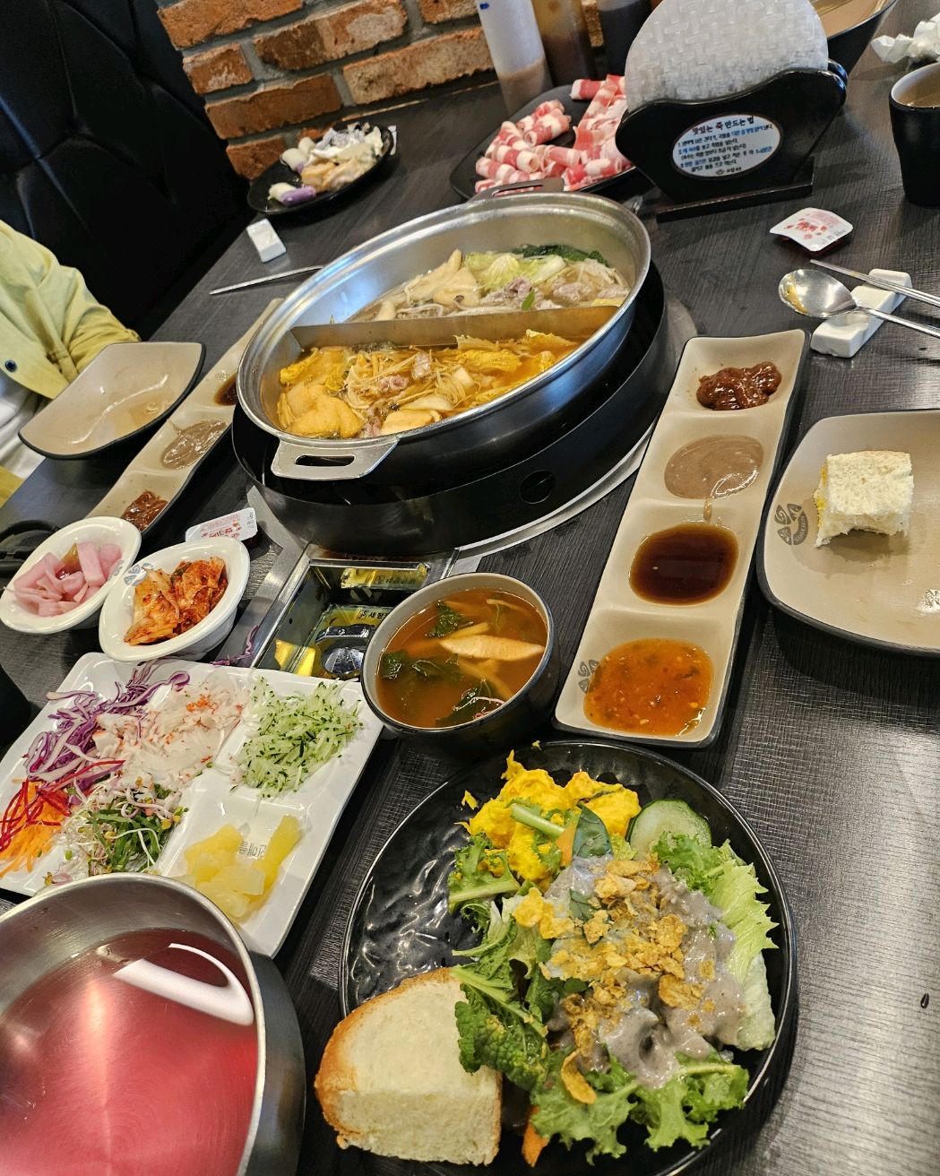 가끔씩 가는데 갈때마다 배부르게 먹을 수 있어 좋아요. 맛있고 다양하고 강추!! - 부천역 맛집 소담촌 부천역점